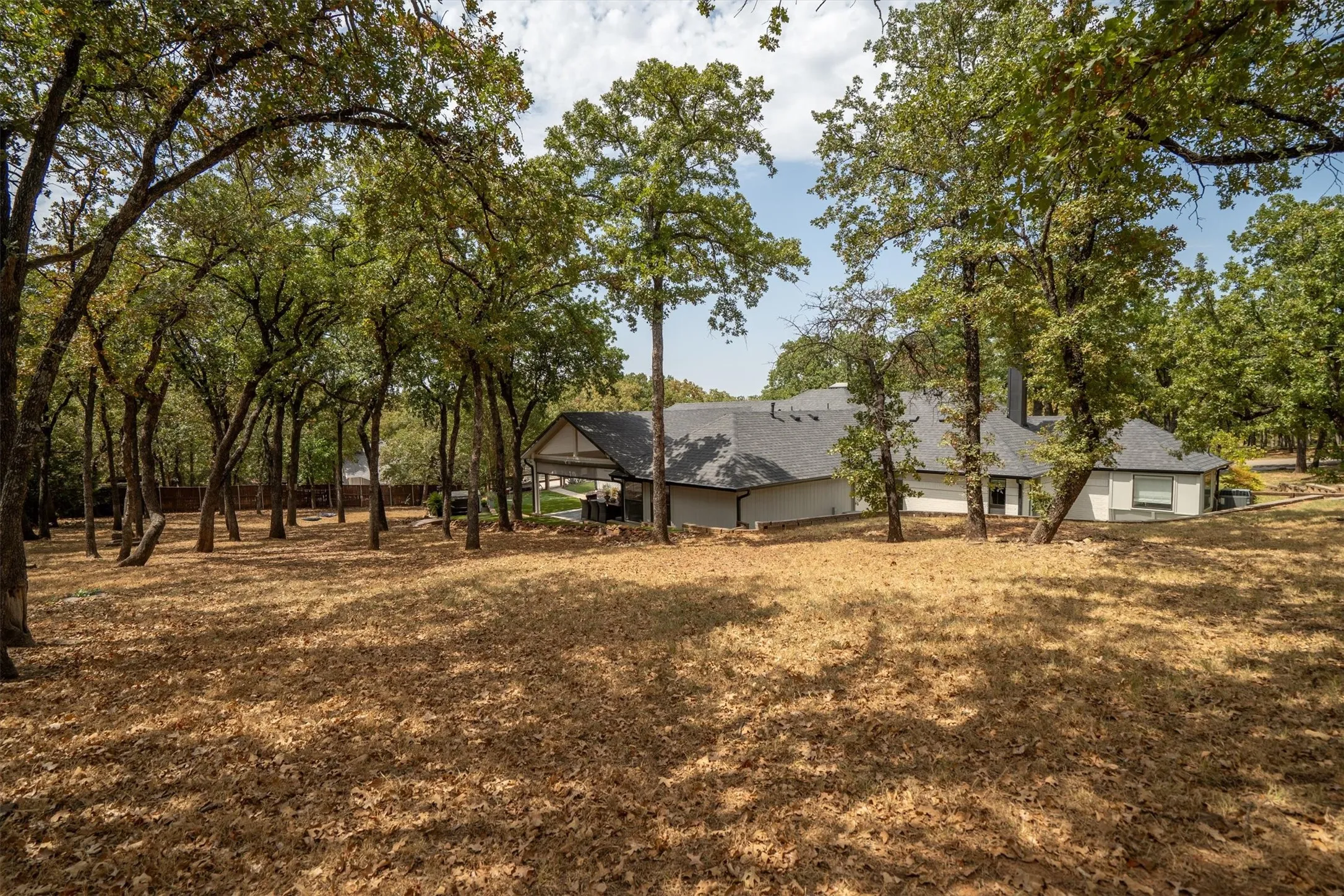 Single Family Residence For Sale in Denton County , 6509 Hillcrest Road, Flower Mound, Texas 75022, 3 Bedroom, 4 Bathroom, 2 Garage spaces, 2,635 Sqft, built in 1984, mls#21367606, Real Estate Agent in Flower Mound, Homes For Sale in Denton county, Homes For Sale in Flower Mound, Realtor in Flower Mound Texas, Real Estate Brokerage Independent Realty Texas, Luminita Cordes Realtor