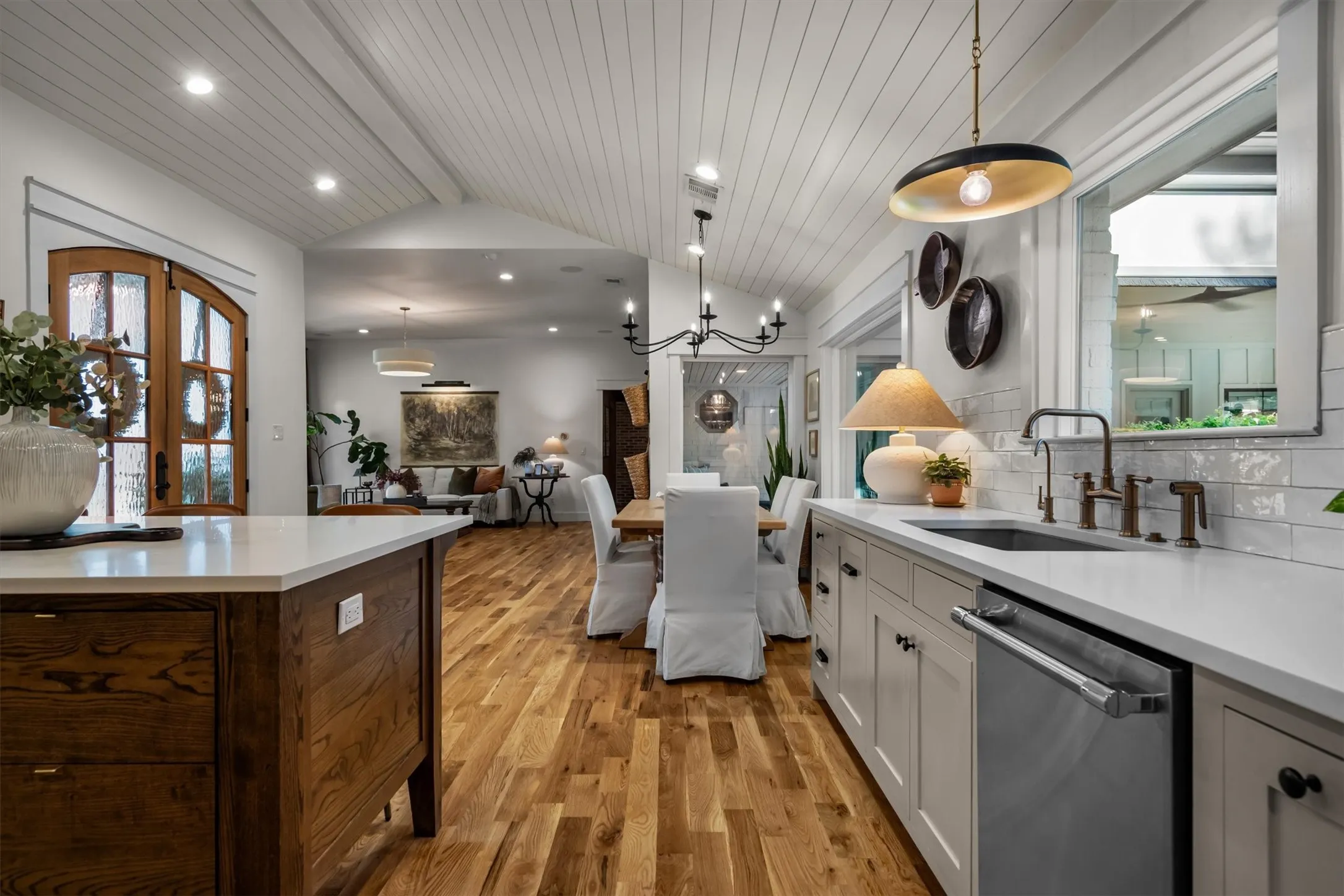 Single Family Residence For Sale in Denton County , 6509 Hillcrest Road, Flower Mound, Texas 75022, 3 Bedroom, 4 Bathroom, 2 Garage spaces, 2,635 Sqft, built in 1984, mls#21367606, Real Estate Agent in Flower Mound, Homes For Sale in Denton county, Homes For Sale in Flower Mound, Realtor in Flower Mound Texas, Real Estate Brokerage Independent Realty Texas, Luminita Cordes Realtor