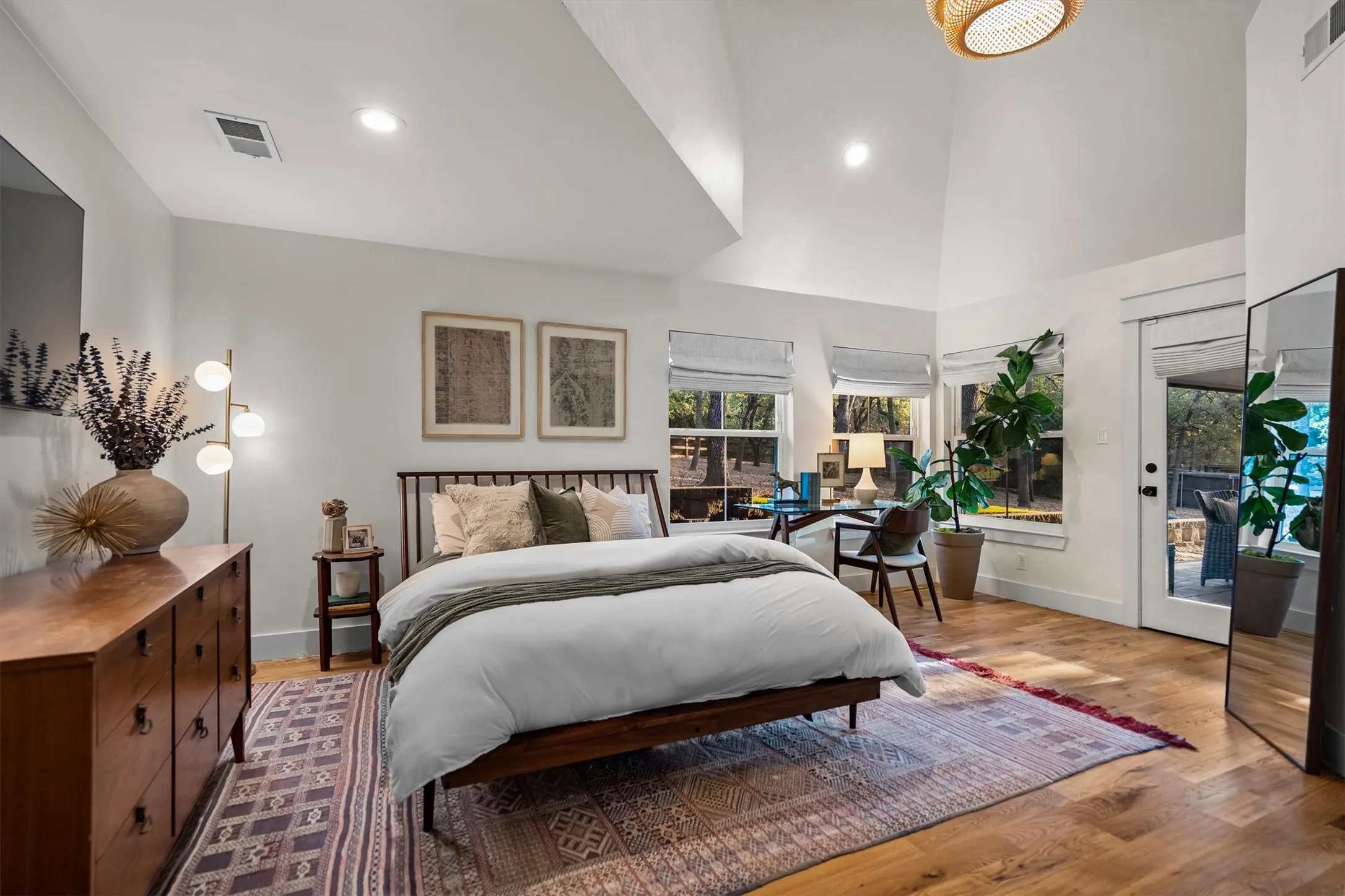 Single Family Residence For Sale in Denton County , 6509 Hillcrest Road, Flower Mound, Texas 75022, 3 Bedroom, 4 Bathroom, 2 Garage spaces, 2,635 Sqft, built in 1984, mls#21367606, Real Estate Agent in Flower Mound, Homes For Sale in Denton county, Homes For Sale in Flower Mound, Realtor in Flower Mound Texas, Real Estate Brokerage Independent Realty Texas, Luminita Cordes Realtor