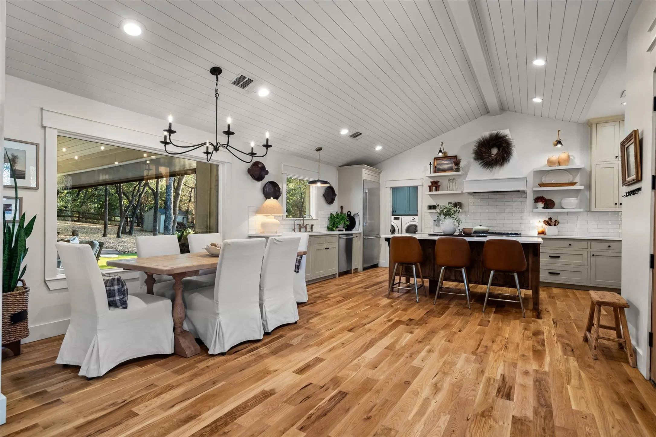 Single Family Residence For Sale in Denton County , 6509 Hillcrest Road, Flower Mound, Texas 75022, 3 Bedroom, 4 Bathroom, 2 Garage spaces, 2,635 Sqft, built in 1984, mls#21367606, Real Estate Agent in Flower Mound, Homes For Sale in Denton county, Homes For Sale in Flower Mound, Realtor in Flower Mound Texas, Real Estate Brokerage Independent Realty Texas, Luminita Cordes Realtor