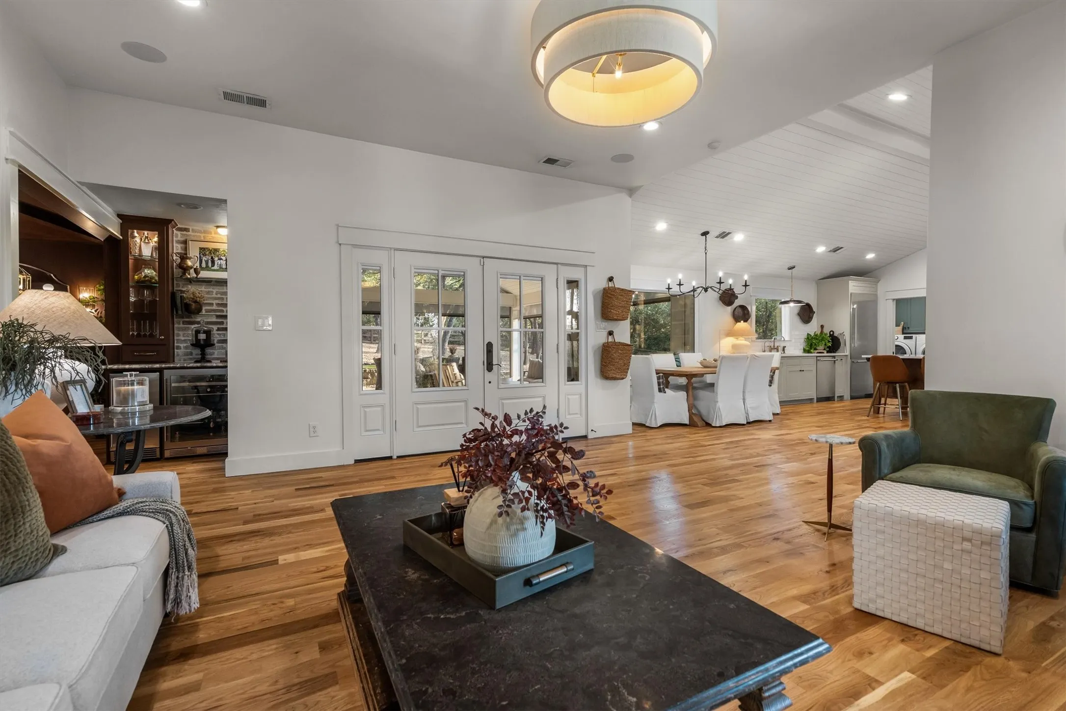 Single Family Residence For Sale in Denton County , 6509 Hillcrest Road, Flower Mound, Texas 75022, 3 Bedroom, 4 Bathroom, 2 Garage spaces, 2,635 Sqft, built in 1984, mls#21367606, Real Estate Agent in Flower Mound, Homes For Sale in Denton county, Homes For Sale in Flower Mound, Realtor in Flower Mound Texas, Real Estate Brokerage Independent Realty Texas, Luminita Cordes Realtor