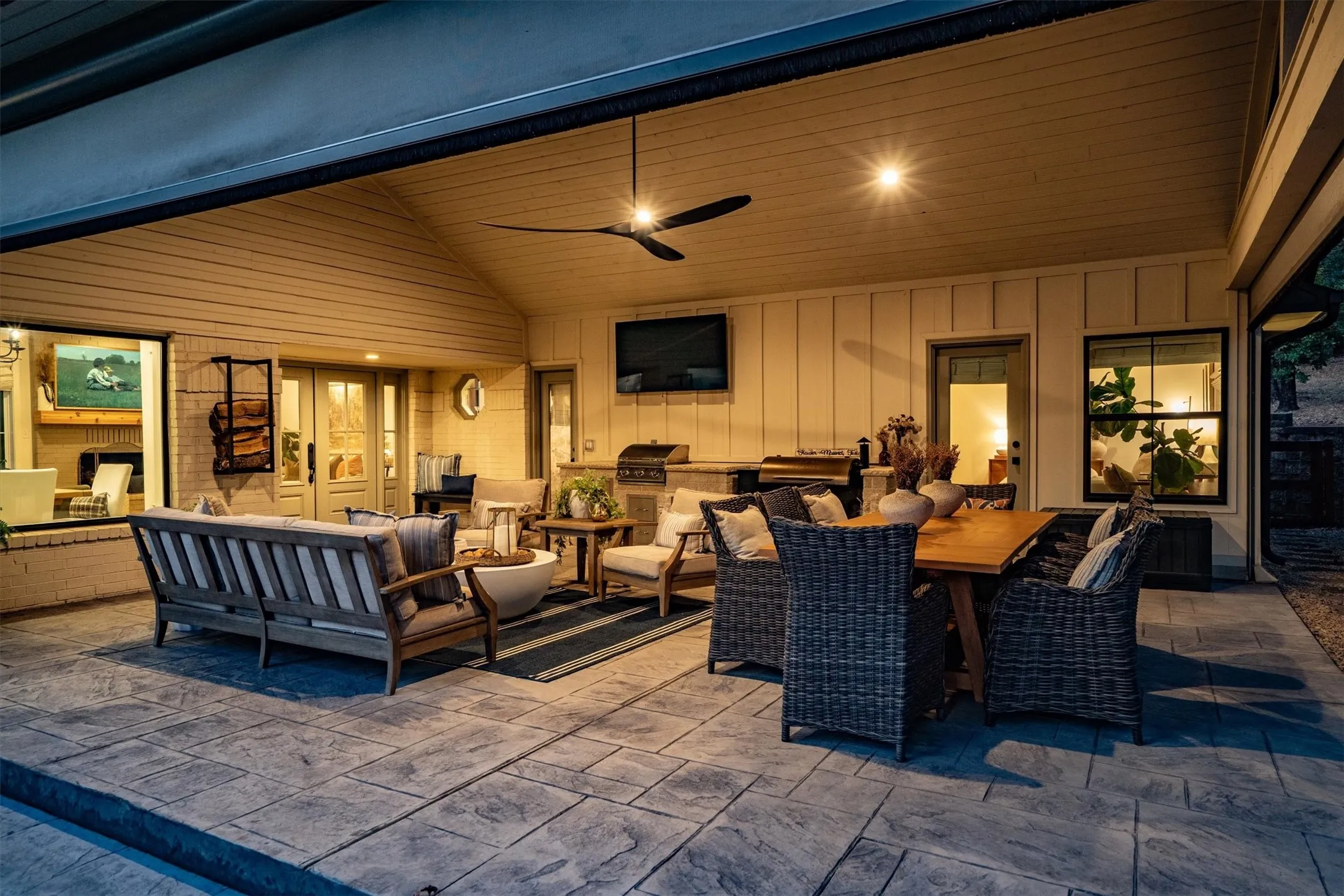 Single Family Residence For Sale in Denton County , 6509 Hillcrest Road, Flower Mound, Texas 75022, 3 Bedroom, 4 Bathroom, 2 Garage spaces, 2,635 Sqft, built in 1984, mls#21367606, Real Estate Agent in Flower Mound, Homes For Sale in Denton county, Homes For Sale in Flower Mound, Realtor in Flower Mound Texas, Real Estate Brokerage Independent Realty Texas, Luminita Cordes Realtor