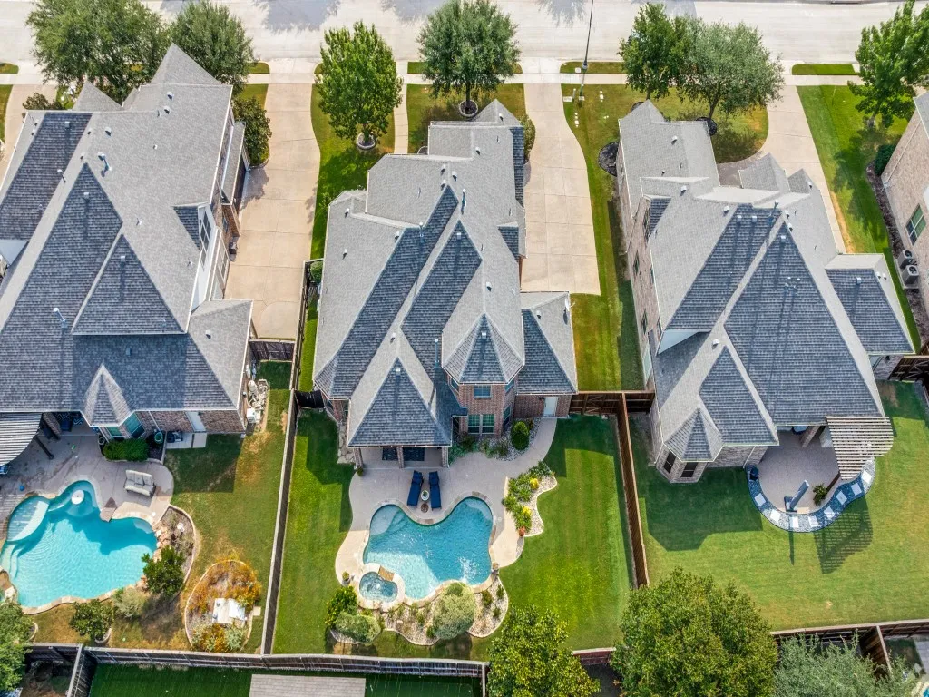 Single Family Residence For Sale in Denton County , 2415 Strathfield Lane, Trophy Club, Texas 76262, 5 Bedroom, 4 Bathroom, 3 Garage spaces, 3,351 Sqft, built in 2010, mls#21367481, Real Estate Agent in Trophy Club, Homes For Sale in Denton county, Homes For Sale in Trophy Club, Realtor in Trophy Club Texas, Real Estate Brokerage Independent Realty Texas, Luminita Cordes Realtor