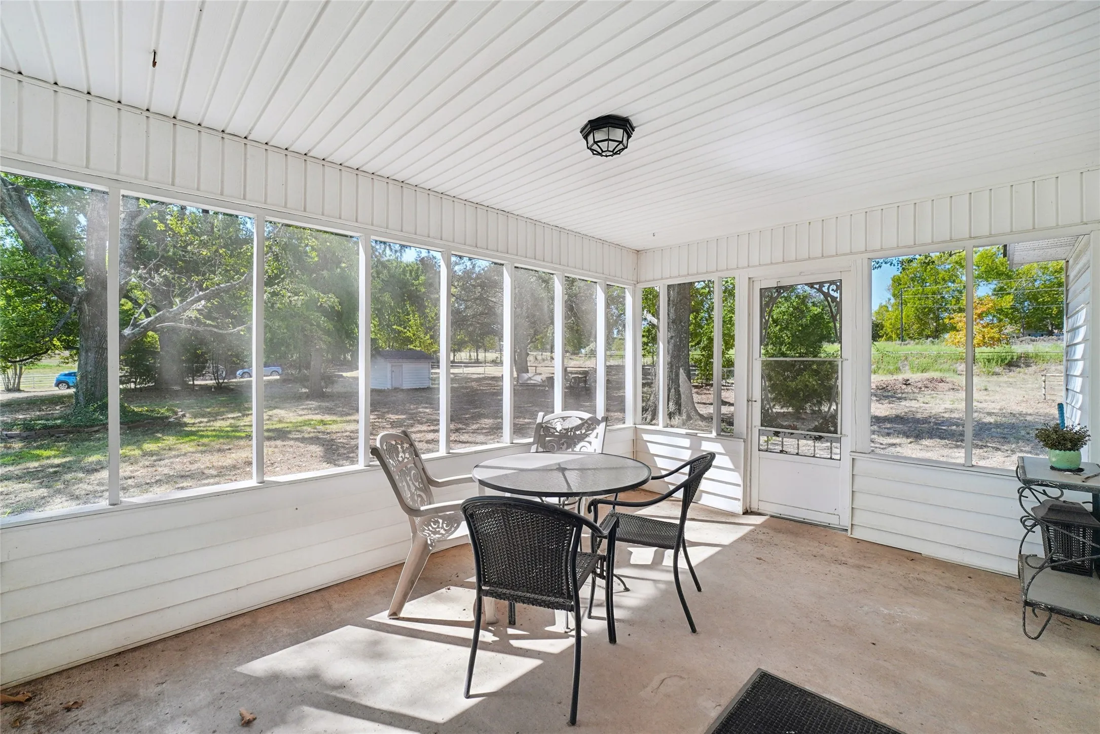 Single Family Residence For Sale in Van Zandt County , 1938 Vz County Road 2309 Road, Canton, Texas 75103, 4 Bedroom, 4 Bathroom, Garage spaces, 2,192 Sqft, built in 1965, mls#21368379, Real Estate Agent in Canton, Homes For Sale in Van Zandt county, Homes For Sale in Canton, Realtor in Canton Texas, Real Estate Brokerage Independent Realty Texas, Luminita Cordes Realtor