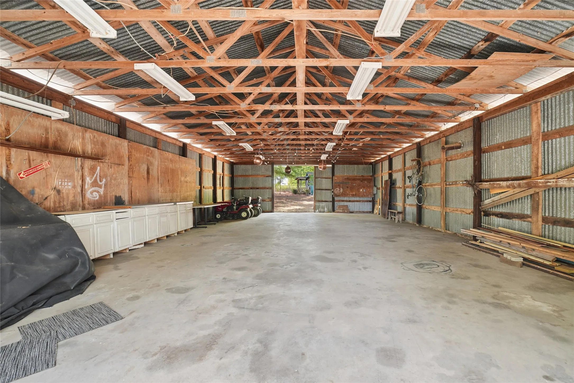 Single Family Residence For Sale in Van Zandt County , 1938 Vz County Road 2309 Road, Canton, Texas 75103, 4 Bedroom, 4 Bathroom, Garage spaces, 2,192 Sqft, built in 1965, mls#21368379, Real Estate Agent in Canton, Homes For Sale in Van Zandt county, Homes For Sale in Canton, Realtor in Canton Texas, Real Estate Brokerage Independent Realty Texas, Luminita Cordes Realtor