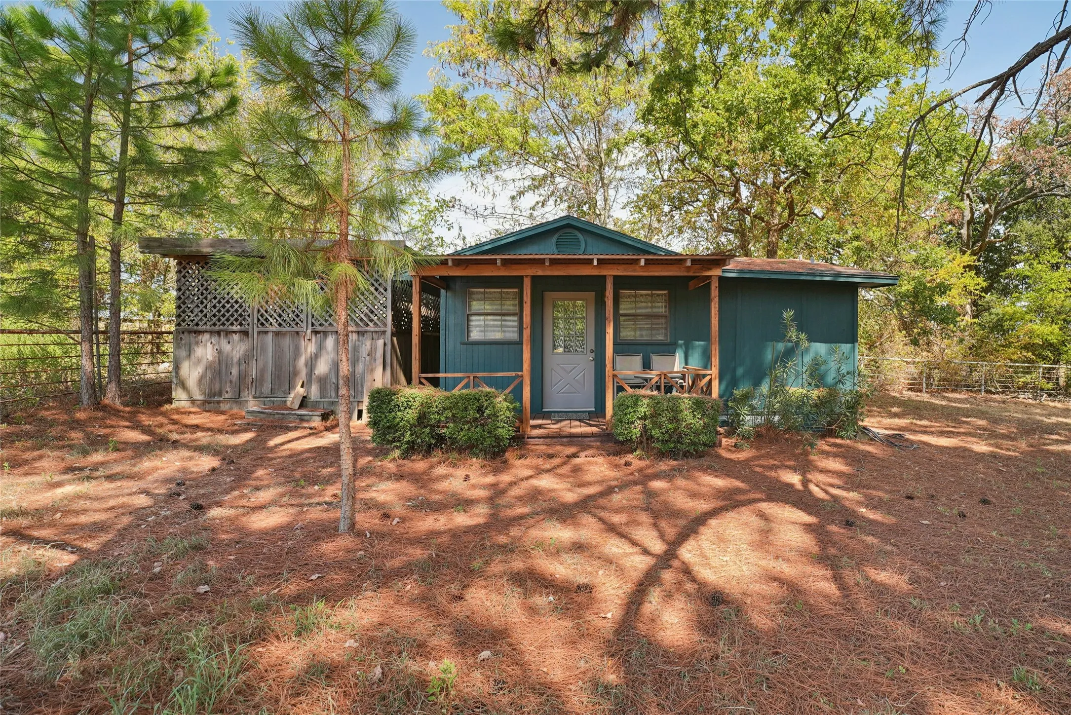 Single Family Residence For Sale in Van Zandt County , 1938 Vz County Road 2309 Road, Canton, Texas 75103, 4 Bedroom, 4 Bathroom, Garage spaces, 2,192 Sqft, built in 1965, mls#21368379, Real Estate Agent in Canton, Homes For Sale in Van Zandt county, Homes For Sale in Canton, Realtor in Canton Texas, Real Estate Brokerage Independent Realty Texas, Luminita Cordes Realtor