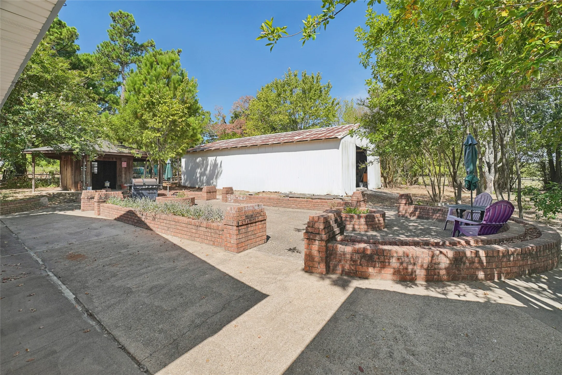 Single Family Residence For Sale in Van Zandt County , 1938 Vz County Road 2309 Road, Canton, Texas 75103, 4 Bedroom, 4 Bathroom, Garage spaces, 2,192 Sqft, built in 1965, mls#21368379, Real Estate Agent in Canton, Homes For Sale in Van Zandt county, Homes For Sale in Canton, Realtor in Canton Texas, Real Estate Brokerage Independent Realty Texas, Luminita Cordes Realtor
