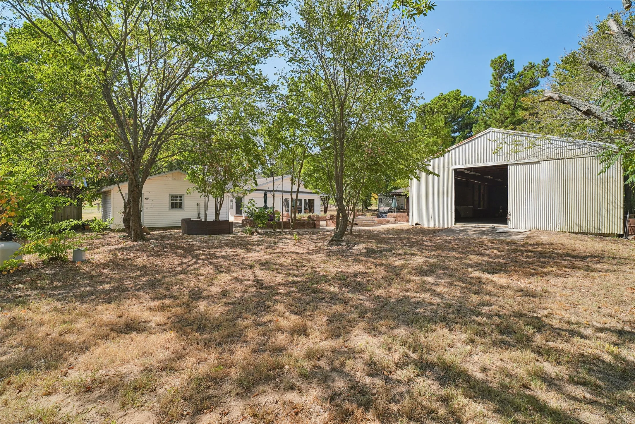 Single Family Residence For Sale in Van Zandt County , 1938 Vz County Road 2309 Road, Canton, Texas 75103, 4 Bedroom, 4 Bathroom, Garage spaces, 2,192 Sqft, built in 1965, mls#21368379, Real Estate Agent in Canton, Homes For Sale in Van Zandt county, Homes For Sale in Canton, Realtor in Canton Texas, Real Estate Brokerage Independent Realty Texas, Luminita Cordes Realtor