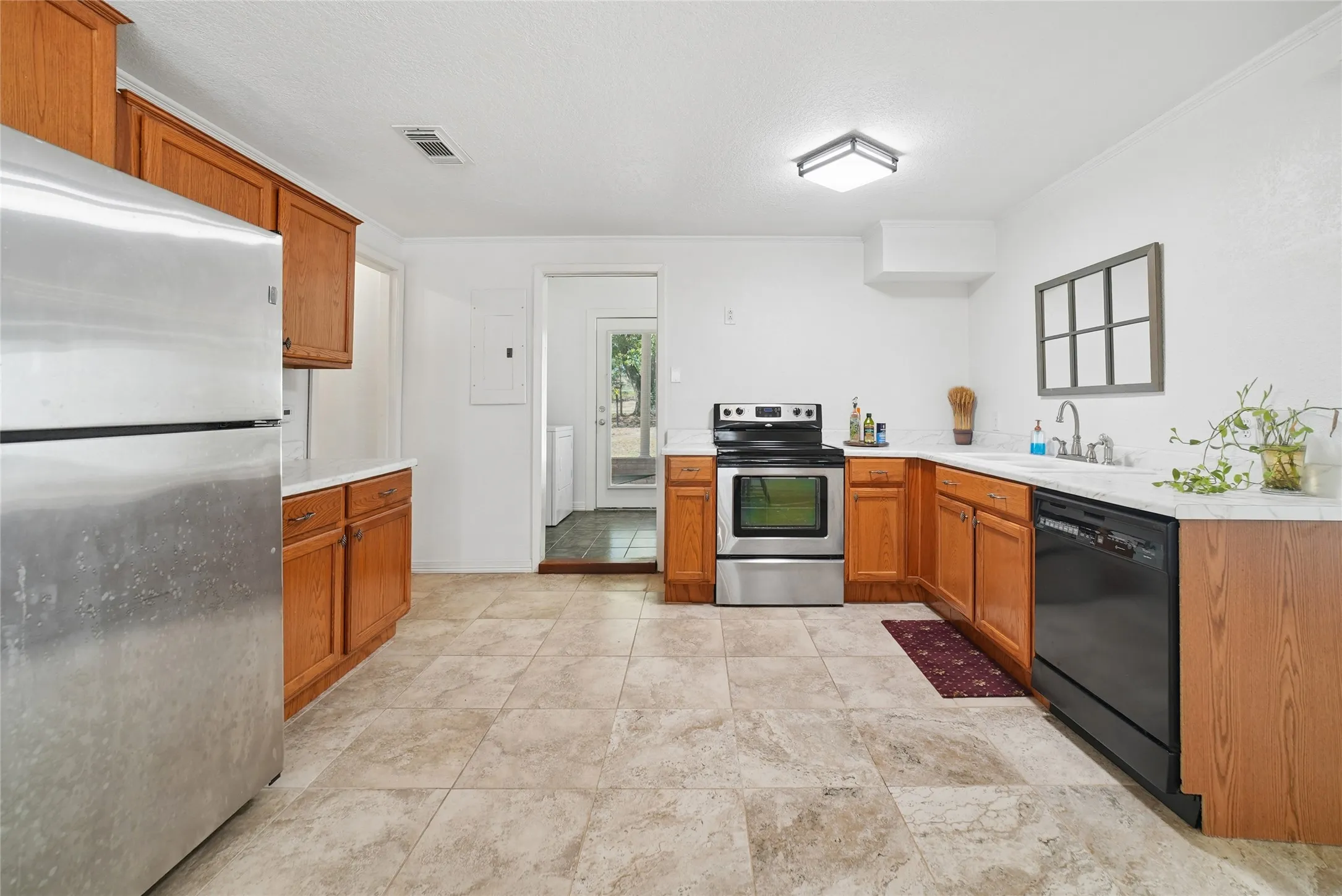 Single Family Residence For Sale in Van Zandt County , 1938 Vz County Road 2309 Road, Canton, Texas 75103, 4 Bedroom, 4 Bathroom, Garage spaces, 2,192 Sqft, built in 1965, mls#21368379, Real Estate Agent in Canton, Homes For Sale in Van Zandt county, Homes For Sale in Canton, Realtor in Canton Texas, Real Estate Brokerage Independent Realty Texas, Luminita Cordes Realtor