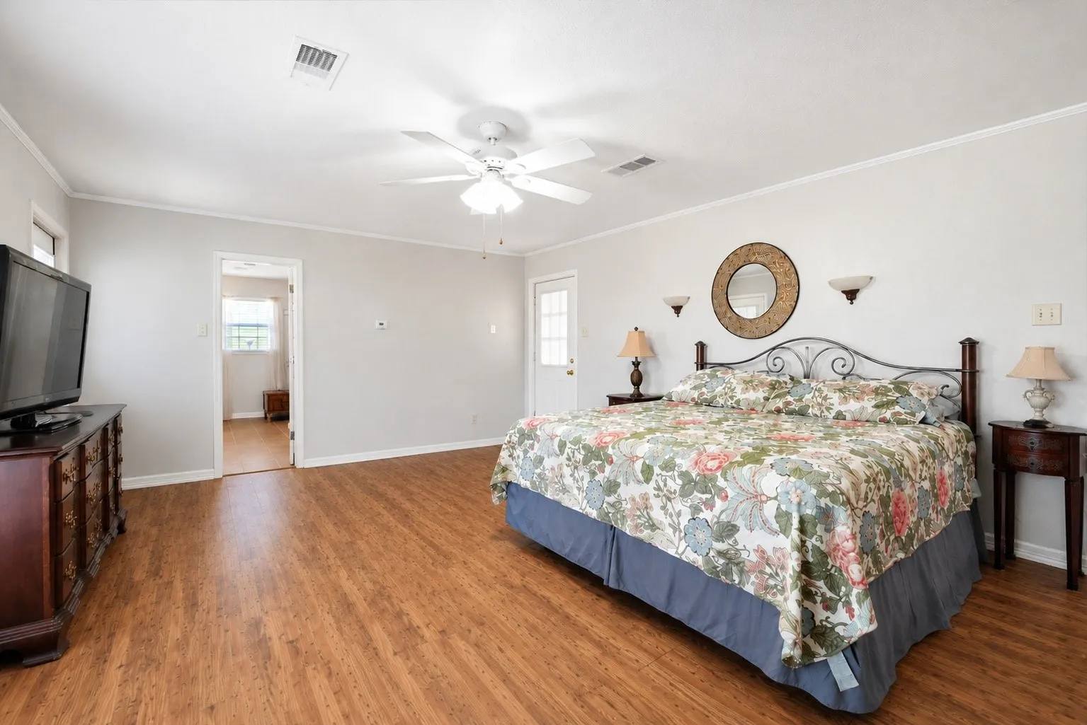 Single Family Residence For Sale in Van Zandt County , 1938 Vz County Road 2309 Road, Canton, Texas 75103, 4 Bedroom, 4 Bathroom, Garage spaces, 2,192 Sqft, built in 1965, mls#21368379, Real Estate Agent in Canton, Homes For Sale in Van Zandt county, Homes For Sale in Canton, Realtor in Canton Texas, Real Estate Brokerage Independent Realty Texas, Luminita Cordes Realtor