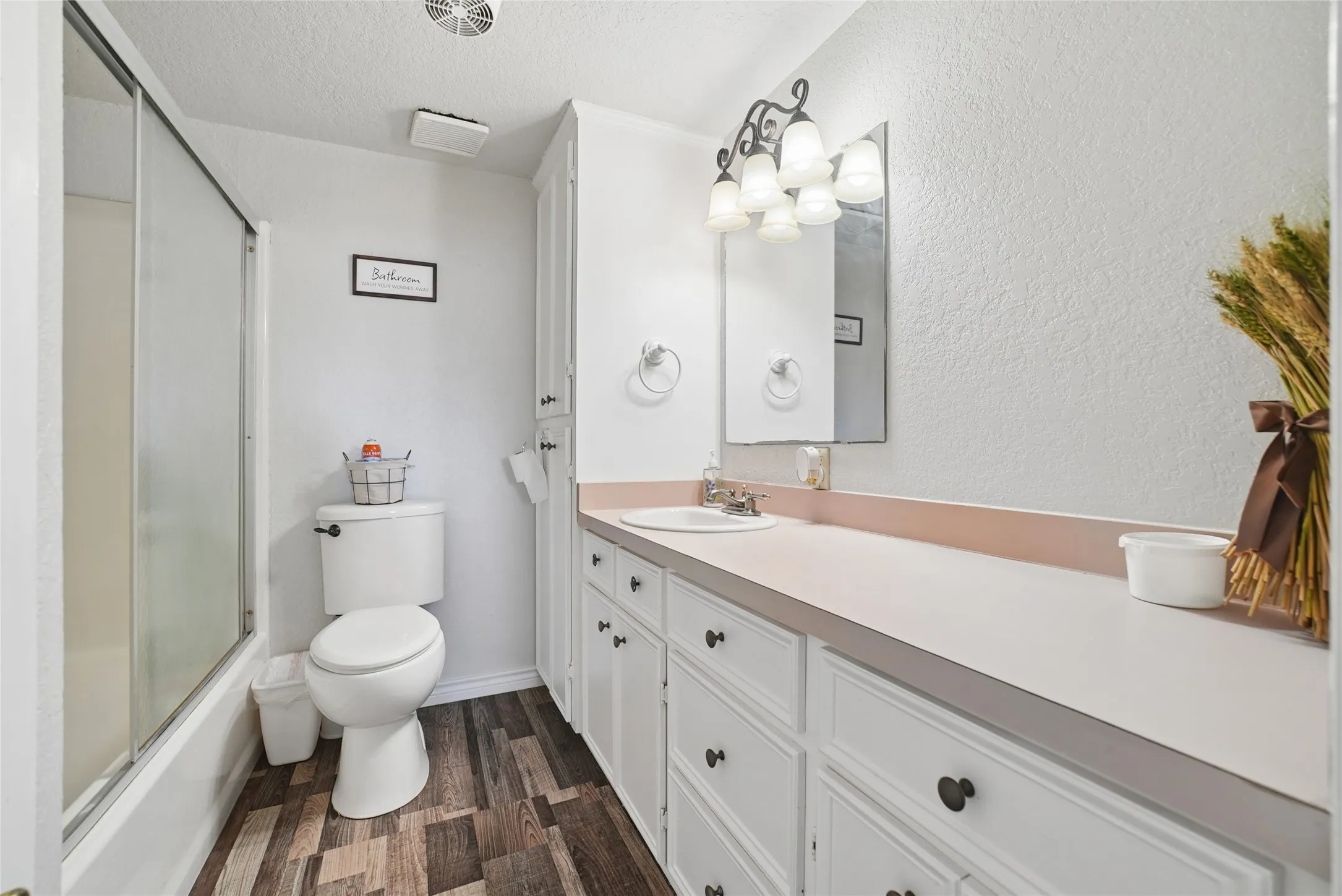 Single Family Residence For Sale in Van Zandt County , 1938 Vz County Road 2309 Road, Canton, Texas 75103, 4 Bedroom, 4 Bathroom, Garage spaces, 2,192 Sqft, built in 1965, mls#21368379, Real Estate Agent in Canton, Homes For Sale in Van Zandt county, Homes For Sale in Canton, Realtor in Canton Texas, Real Estate Brokerage Independent Realty Texas, Luminita Cordes Realtor