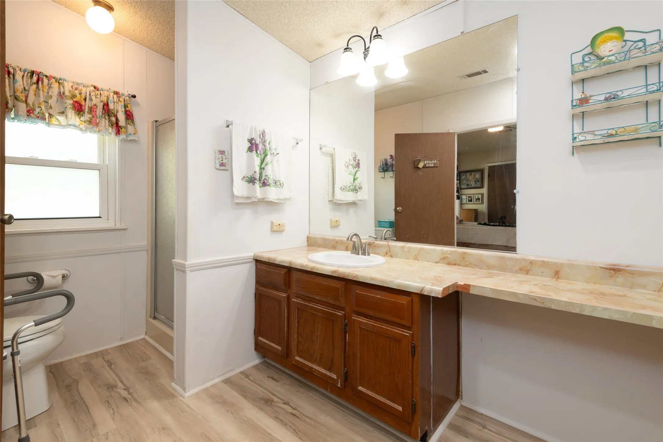 Single Family Residence For Sale in Eastland County , 508 W 17th Street, Cisco, Texas 76437, 3 Bedroom, 2 Bathroom, 2 Garage spaces, 1,568 Sqft, built in 1985, mls#21367189, Real Estate Agent in Cisco, Homes For Sale in Eastland county, Homes For Sale in Cisco, Realtor in Cisco Texas, Real Estate Brokerage Independent Realty Texas, Luminita Cordes Realtor