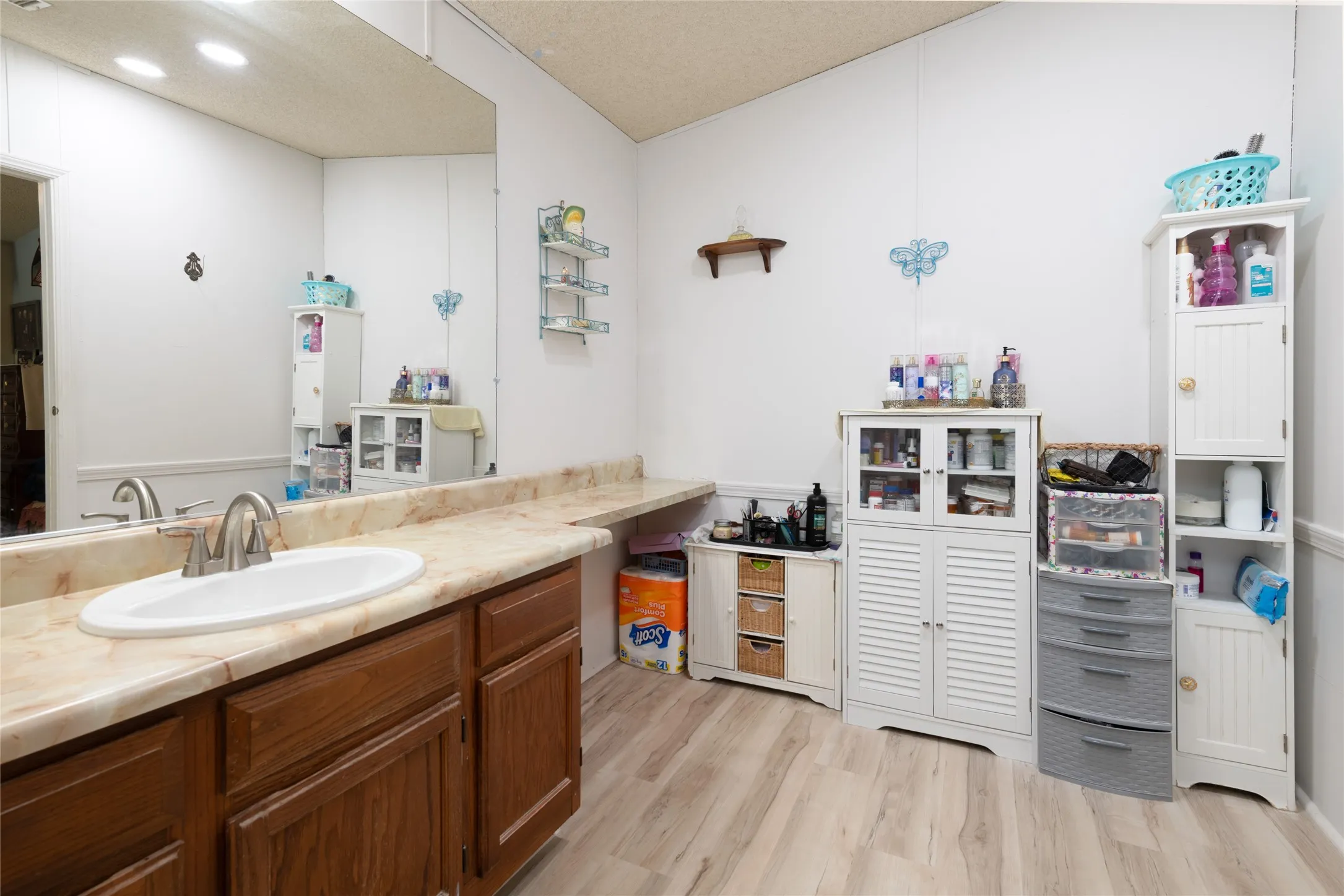 Single Family Residence For Sale in Eastland County , 508 W 17th Street, Cisco, Texas 76437, 3 Bedroom, 2 Bathroom, 2 Garage spaces, 1,568 Sqft, built in 1985, mls#21367189, Real Estate Agent in Cisco, Homes For Sale in Eastland county, Homes For Sale in Cisco, Realtor in Cisco Texas, Real Estate Brokerage Independent Realty Texas, Luminita Cordes Realtor