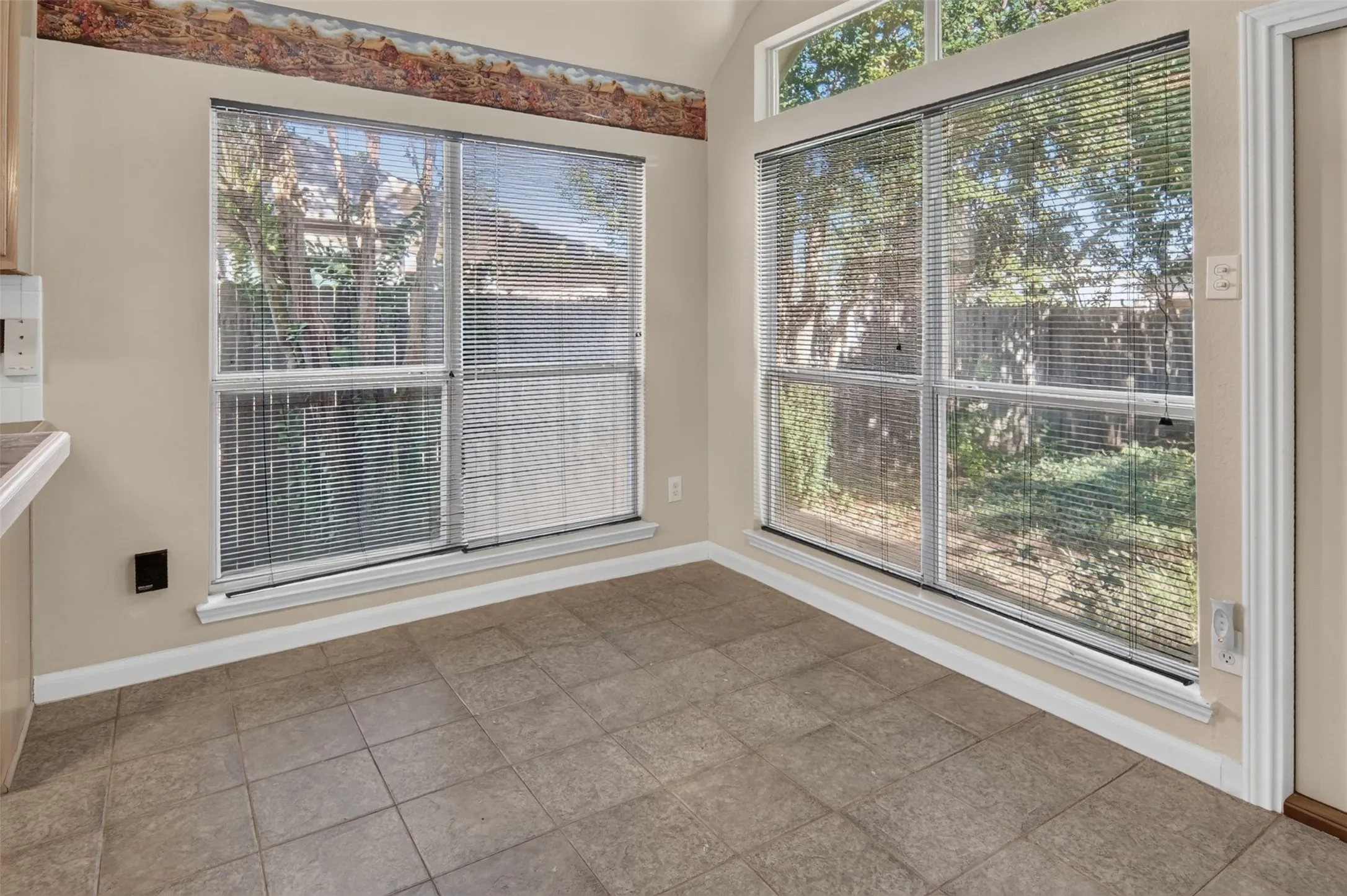 Single Family Residence For Sale in Tarrant County , 6928 Spring Valley Way, Fort Worth, Texas 76132, 4 Bedroom, 3 Bathroom, 2 Garage spaces, 2,546 Sqft, built in 1998, mls#21368445, Real Estate Agent in Fort Worth, Homes For Sale in Tarrant county, Homes For Sale in Fort Worth, Realtor in Fort Worth Texas, Real Estate Brokerage Independent Realty Texas, Luminita Cordes Realtor