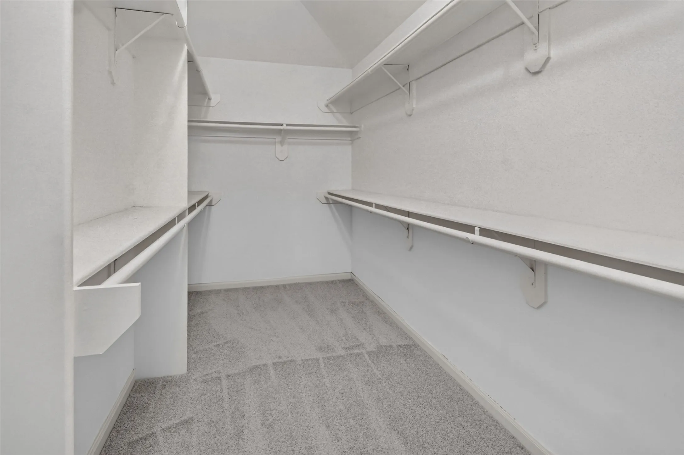 Single Family Residence For Sale in Tarrant County , 6928 Spring Valley Way, Fort Worth, Texas 76132, 4 Bedroom, 3 Bathroom, 2 Garage spaces, 2,546 Sqft, built in 1998, mls#21368445, Real Estate Agent in Fort Worth, Homes For Sale in Tarrant county, Homes For Sale in Fort Worth, Realtor in Fort Worth Texas, Real Estate Brokerage Independent Realty Texas, Luminita Cordes Realtor
