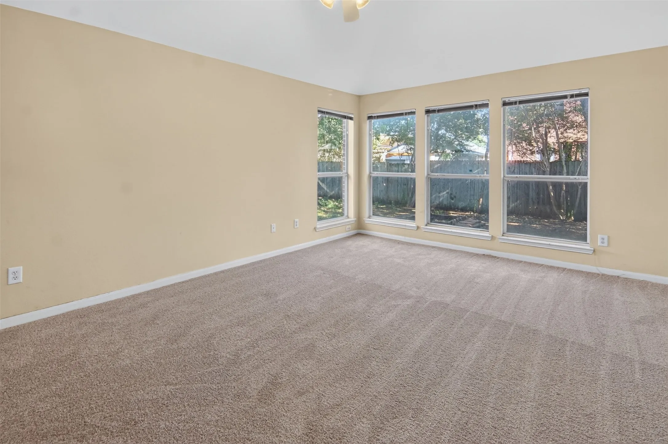 Single Family Residence For Sale in Tarrant County , 6928 Spring Valley Way, Fort Worth, Texas 76132, 4 Bedroom, 3 Bathroom, 2 Garage spaces, 2,546 Sqft, built in 1998, mls#21368445, Real Estate Agent in Fort Worth, Homes For Sale in Tarrant county, Homes For Sale in Fort Worth, Realtor in Fort Worth Texas, Real Estate Brokerage Independent Realty Texas, Luminita Cordes Realtor