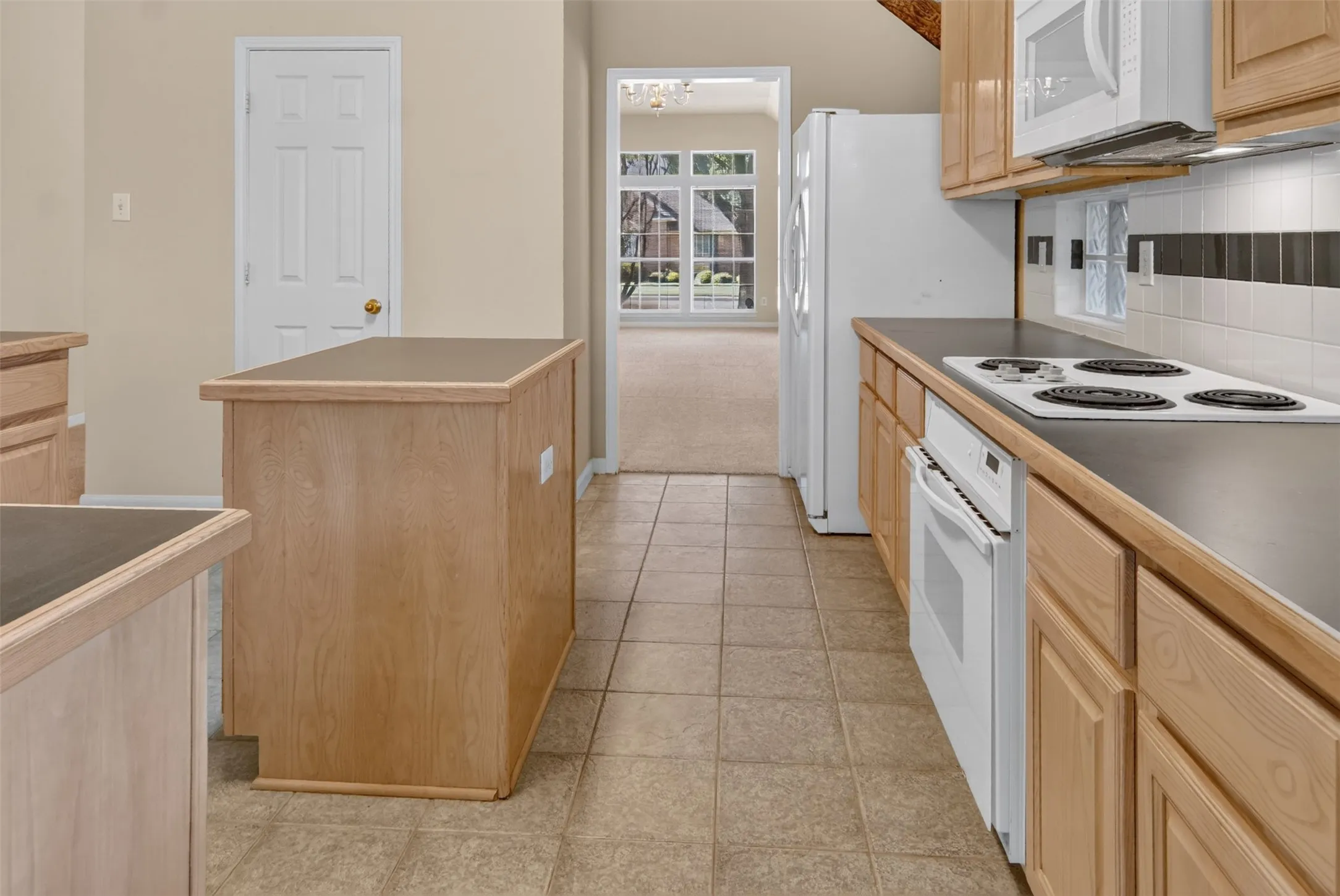 Single Family Residence For Sale in Tarrant County , 6928 Spring Valley Way, Fort Worth, Texas 76132, 4 Bedroom, 3 Bathroom, 2 Garage spaces, 2,546 Sqft, built in 1998, mls#21368445, Real Estate Agent in Fort Worth, Homes For Sale in Tarrant county, Homes For Sale in Fort Worth, Realtor in Fort Worth Texas, Real Estate Brokerage Independent Realty Texas, Luminita Cordes Realtor