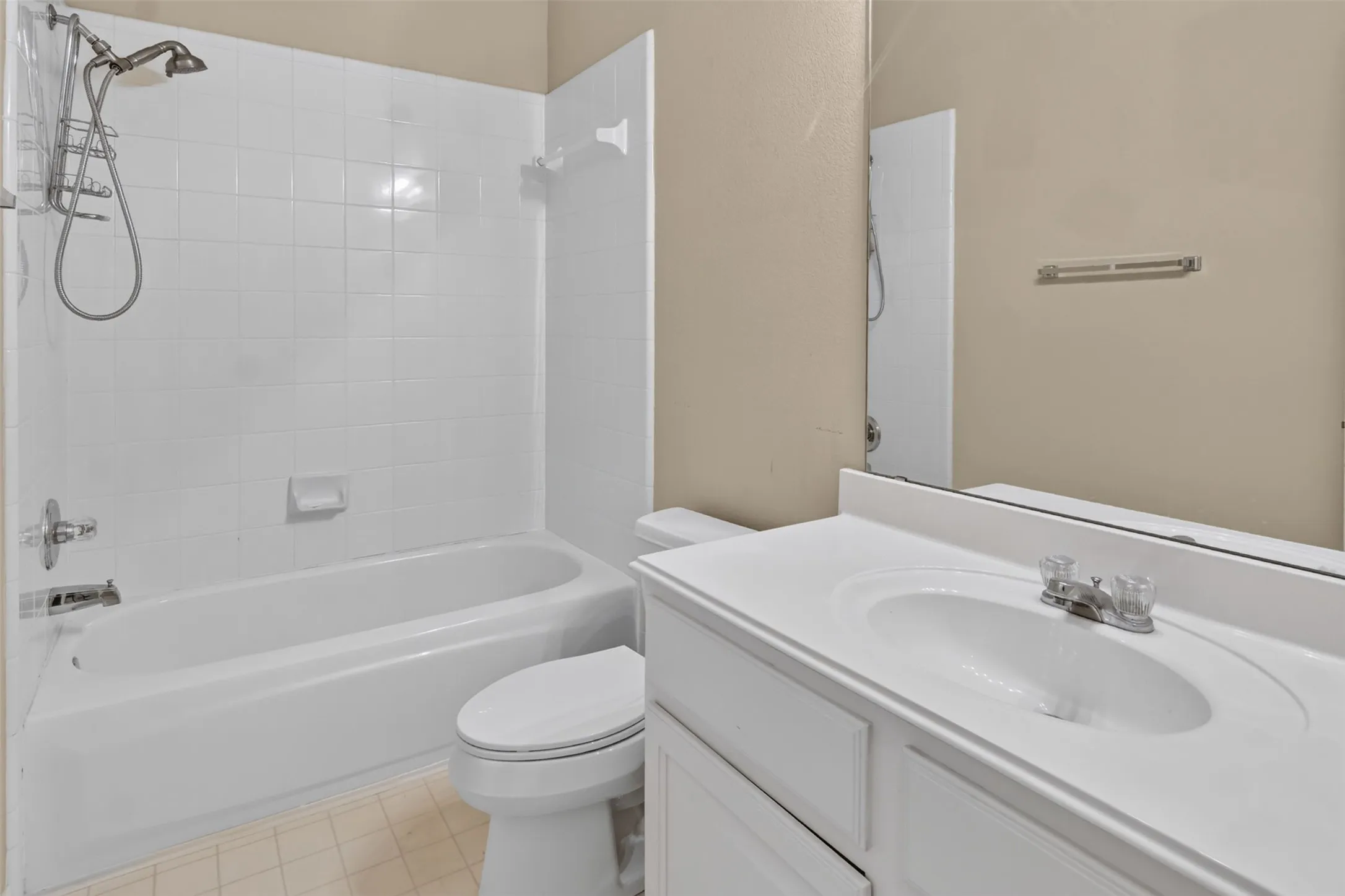 Single Family Residence For Sale in Tarrant County , 6928 Spring Valley Way, Fort Worth, Texas 76132, 4 Bedroom, 3 Bathroom, 2 Garage spaces, 2,546 Sqft, built in 1998, mls#21368445, Real Estate Agent in Fort Worth, Homes For Sale in Tarrant county, Homes For Sale in Fort Worth, Realtor in Fort Worth Texas, Real Estate Brokerage Independent Realty Texas, Luminita Cordes Realtor