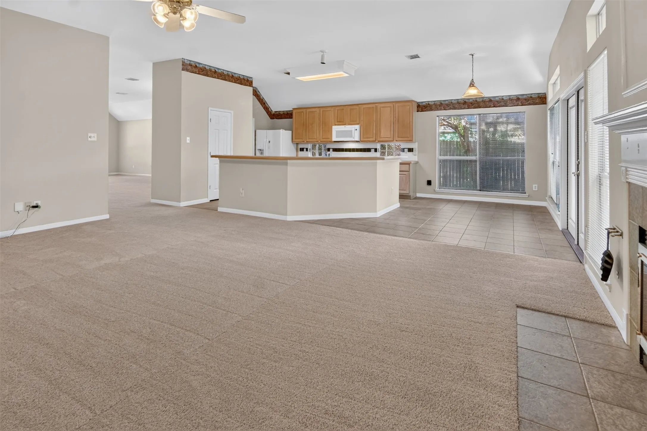 Single Family Residence For Sale in Tarrant County , 6928 Spring Valley Way, Fort Worth, Texas 76132, 4 Bedroom, 3 Bathroom, 2 Garage spaces, 2,546 Sqft, built in 1998, mls#21368445, Real Estate Agent in Fort Worth, Homes For Sale in Tarrant county, Homes For Sale in Fort Worth, Realtor in Fort Worth Texas, Real Estate Brokerage Independent Realty Texas, Luminita Cordes Realtor