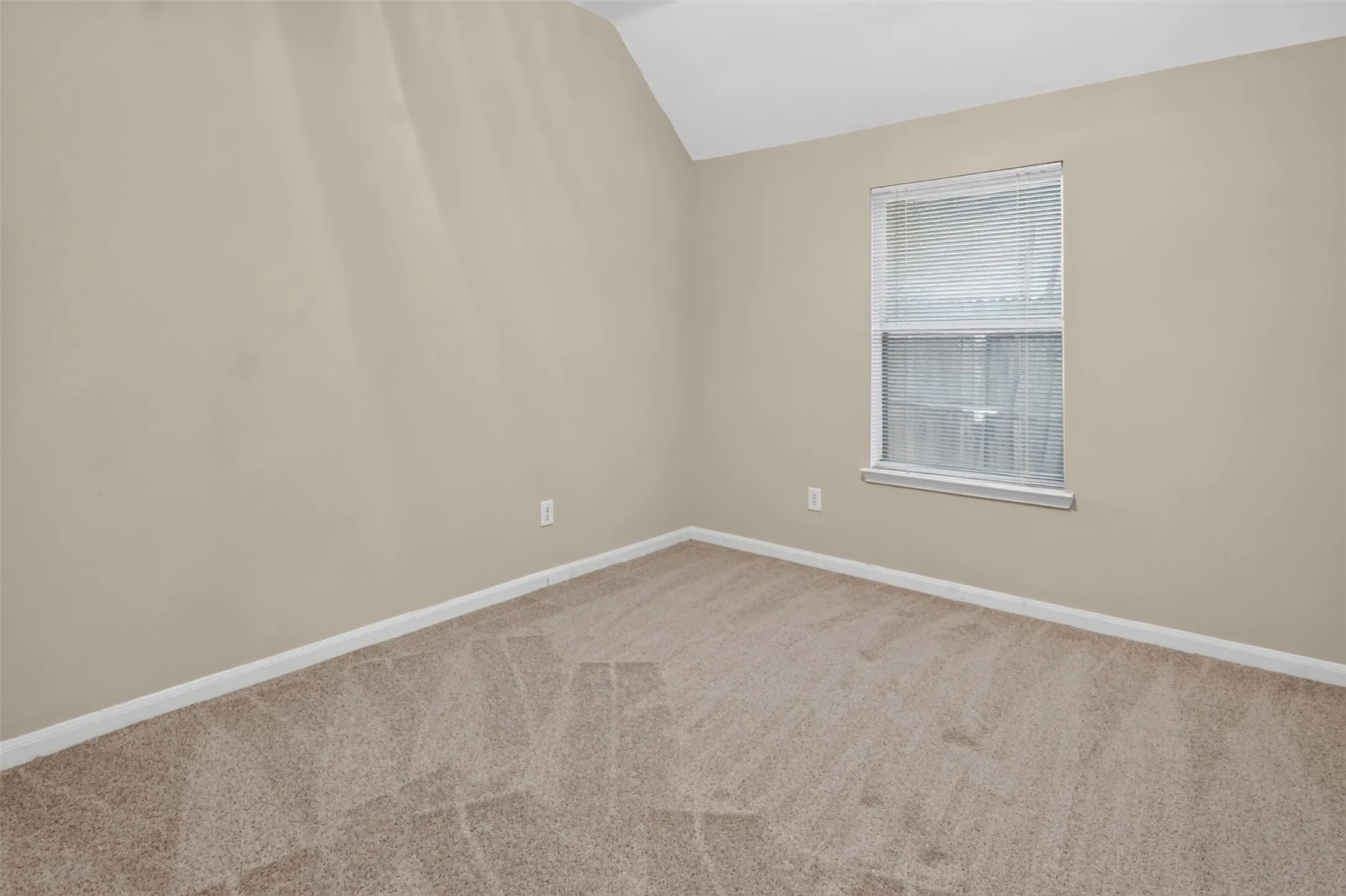 Single Family Residence For Sale in Tarrant County , 6928 Spring Valley Way, Fort Worth, Texas 76132, 4 Bedroom, 3 Bathroom, 2 Garage spaces, 2,546 Sqft, built in 1998, mls#21368445, Real Estate Agent in Fort Worth, Homes For Sale in Tarrant county, Homes For Sale in Fort Worth, Realtor in Fort Worth Texas, Real Estate Brokerage Independent Realty Texas, Luminita Cordes Realtor