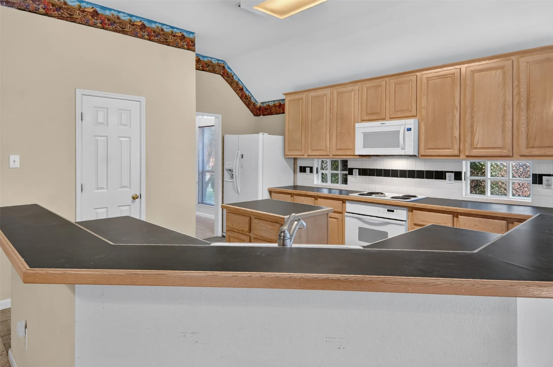 Single Family Residence For Sale in Tarrant County , 6928 Spring Valley Way, Fort Worth, Texas 76132, 4 Bedroom, 3 Bathroom, 2 Garage spaces, 2,546 Sqft, built in 1998, mls#21368445, Real Estate Agent in Fort Worth, Homes For Sale in Tarrant county, Homes For Sale in Fort Worth, Realtor in Fort Worth Texas, Real Estate Brokerage Independent Realty Texas, Luminita Cordes Realtor