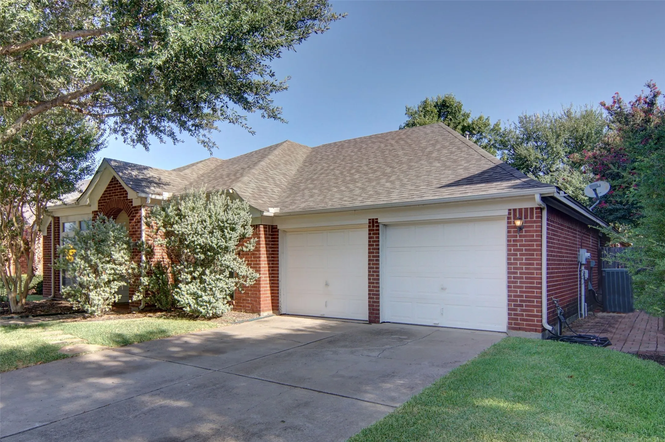 Single Family Residence For Sale in Tarrant County , 6928 Spring Valley Way, Fort Worth, Texas 76132, 4 Bedroom, 3 Bathroom, 2 Garage spaces, 2,546 Sqft, built in 1998, mls#21368445, Real Estate Agent in Fort Worth, Homes For Sale in Tarrant county, Homes For Sale in Fort Worth, Realtor in Fort Worth Texas, Real Estate Brokerage Independent Realty Texas, Luminita Cordes Realtor