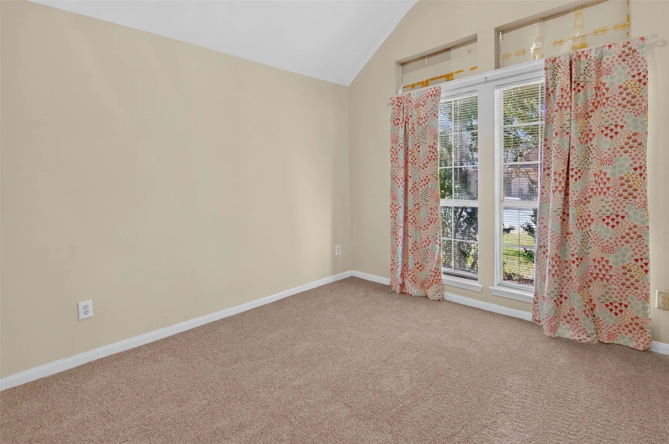 Single Family Residence For Sale in Tarrant County , 6928 Spring Valley Way, Fort Worth, Texas 76132, 4 Bedroom, 3 Bathroom, 2 Garage spaces, 2,546 Sqft, built in 1998, mls#21368445, Real Estate Agent in Fort Worth, Homes For Sale in Tarrant county, Homes For Sale in Fort Worth, Realtor in Fort Worth Texas, Real Estate Brokerage Independent Realty Texas, Luminita Cordes Realtor