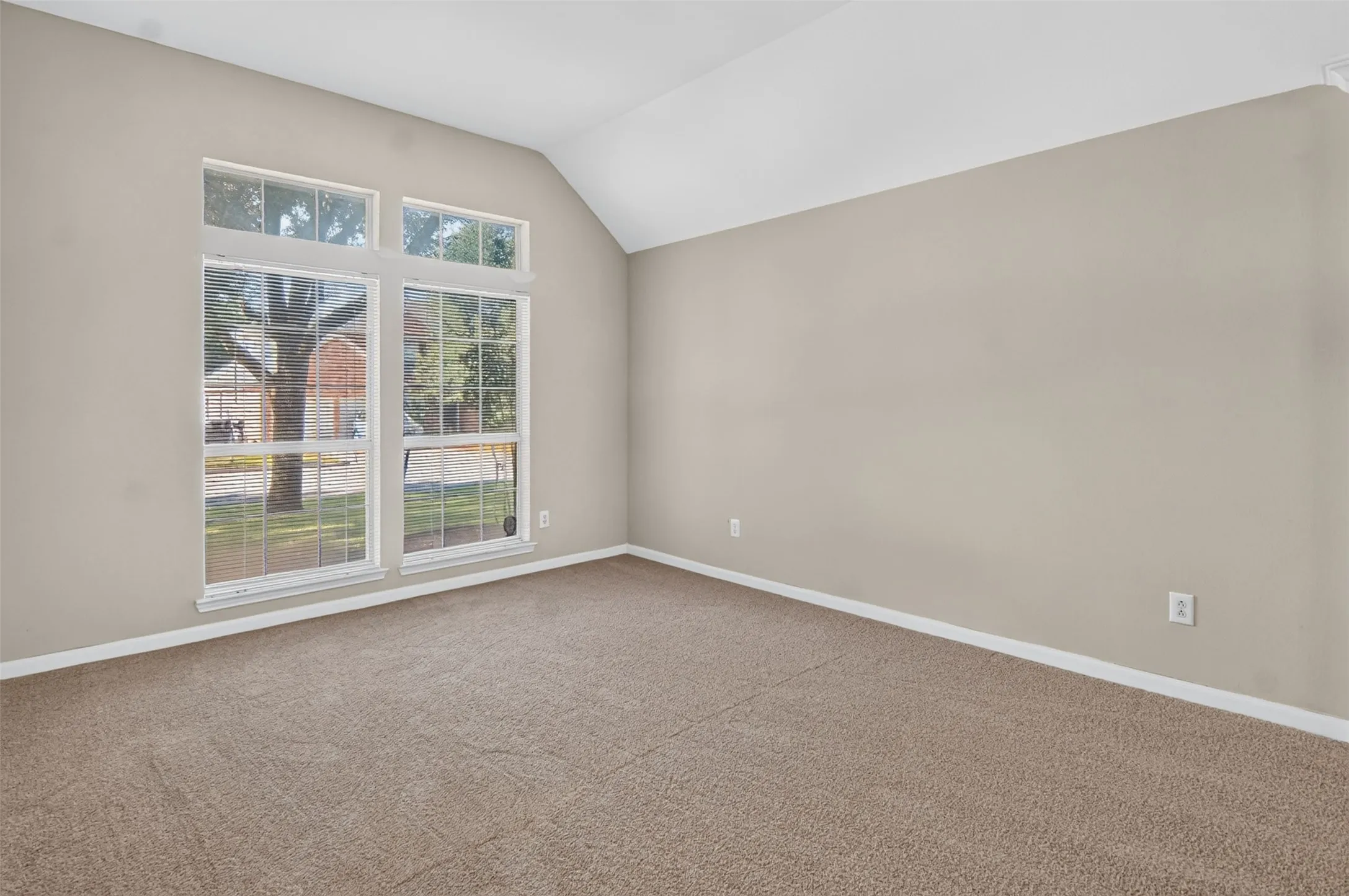 Single Family Residence For Sale in Tarrant County , 6928 Spring Valley Way, Fort Worth, Texas 76132, 4 Bedroom, 3 Bathroom, 2 Garage spaces, 2,546 Sqft, built in 1998, mls#21368445, Real Estate Agent in Fort Worth, Homes For Sale in Tarrant county, Homes For Sale in Fort Worth, Realtor in Fort Worth Texas, Real Estate Brokerage Independent Realty Texas, Luminita Cordes Realtor