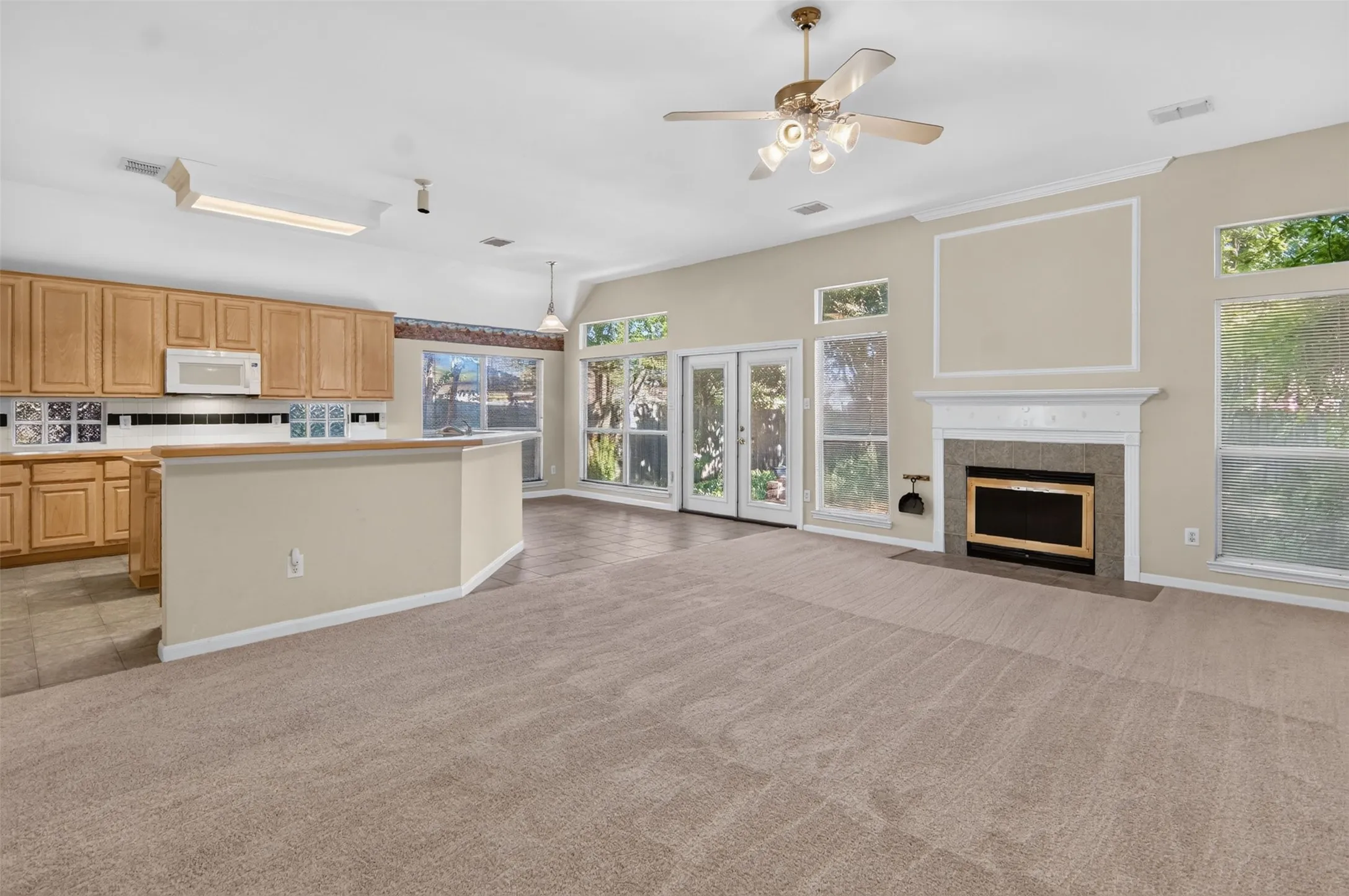 Single Family Residence For Sale in Tarrant County , 6928 Spring Valley Way, Fort Worth, Texas 76132, 4 Bedroom, 3 Bathroom, 2 Garage spaces, 2,546 Sqft, built in 1998, mls#21368445, Real Estate Agent in Fort Worth, Homes For Sale in Tarrant county, Homes For Sale in Fort Worth, Realtor in Fort Worth Texas, Real Estate Brokerage Independent Realty Texas, Luminita Cordes Realtor
