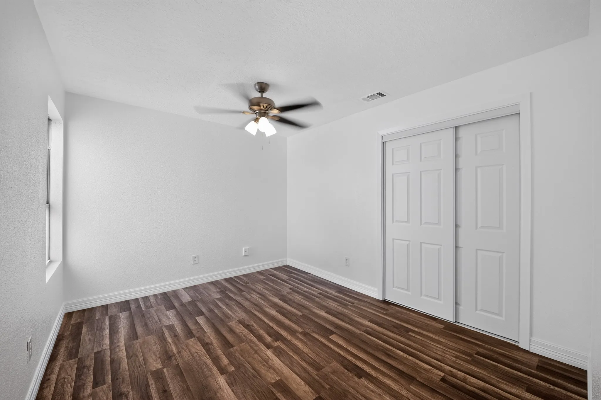 Townhouse For Sale in Harris County , 7335 Antoine Drive, Houston, Texas 77088, 3 Bedroom, 3 Bathroom, 2 Garage spaces, 1,734 Sqft, built in 1978, mls#21368318, Real Estate Agent in Houston, Homes For Sale in Harris county, Homes For Sale in Houston, Realtor in Houston Texas, Real Estate Brokerage Independent Realty Texas, Luminita Cordes Realtor