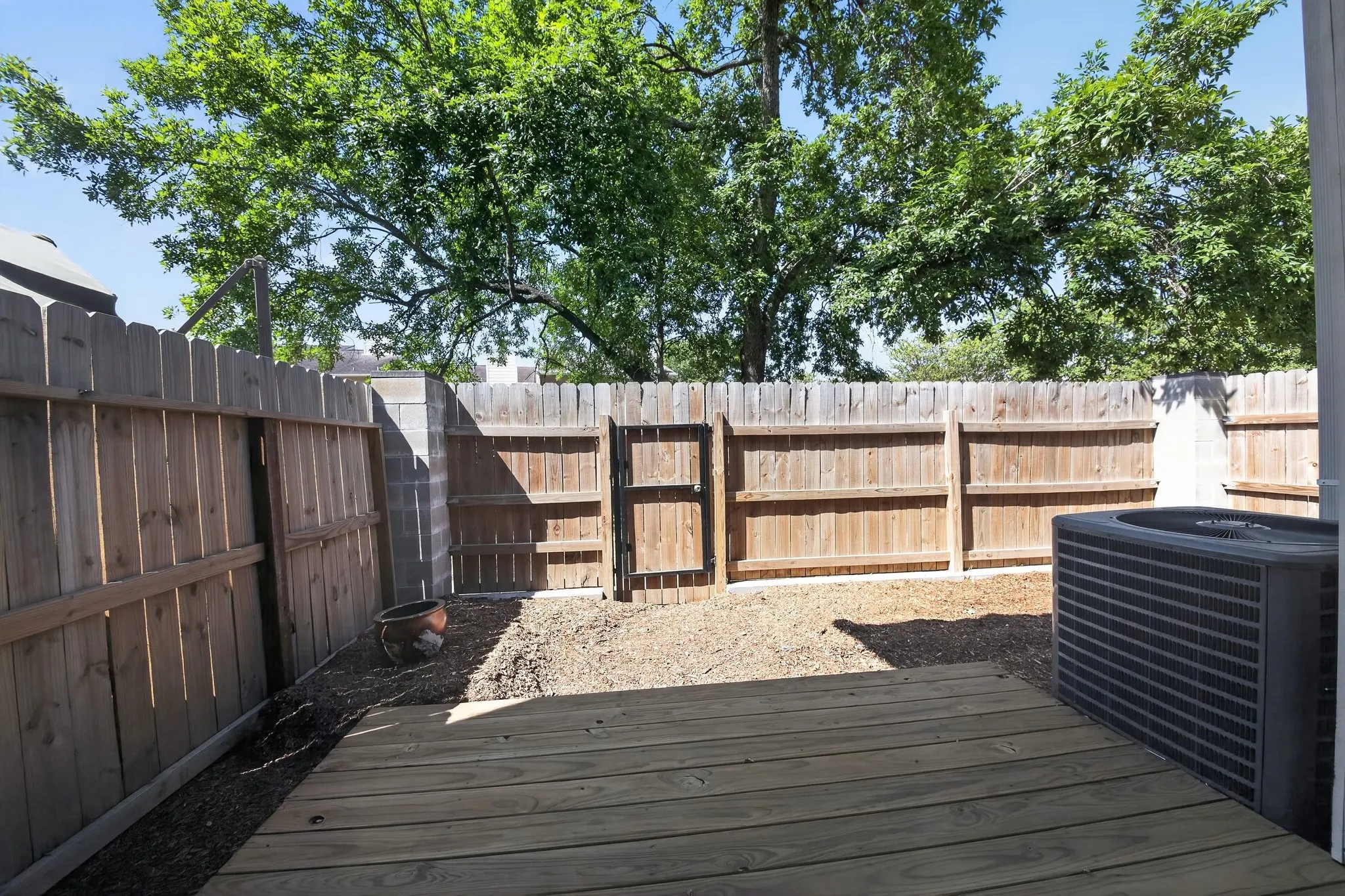 Townhouse For Sale in Harris County , 7335 Antoine Drive, Houston, Texas 77088, 3 Bedroom, 3 Bathroom, 2 Garage spaces, 1,734 Sqft, built in 1978, mls#21368318, Real Estate Agent in Houston, Homes For Sale in Harris county, Homes For Sale in Houston, Realtor in Houston Texas, Real Estate Brokerage Independent Realty Texas, Luminita Cordes Realtor