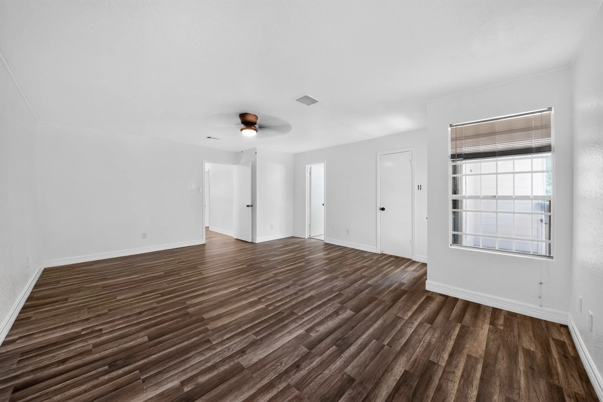 Townhouse For Sale in Harris County , 7335 Antoine Drive, Houston, Texas 77088, 3 Bedroom, 3 Bathroom, 2 Garage spaces, 1,734 Sqft, built in 1978, mls#21368318, Real Estate Agent in Houston, Homes For Sale in Harris county, Homes For Sale in Houston, Realtor in Houston Texas, Real Estate Brokerage Independent Realty Texas, Luminita Cordes Realtor