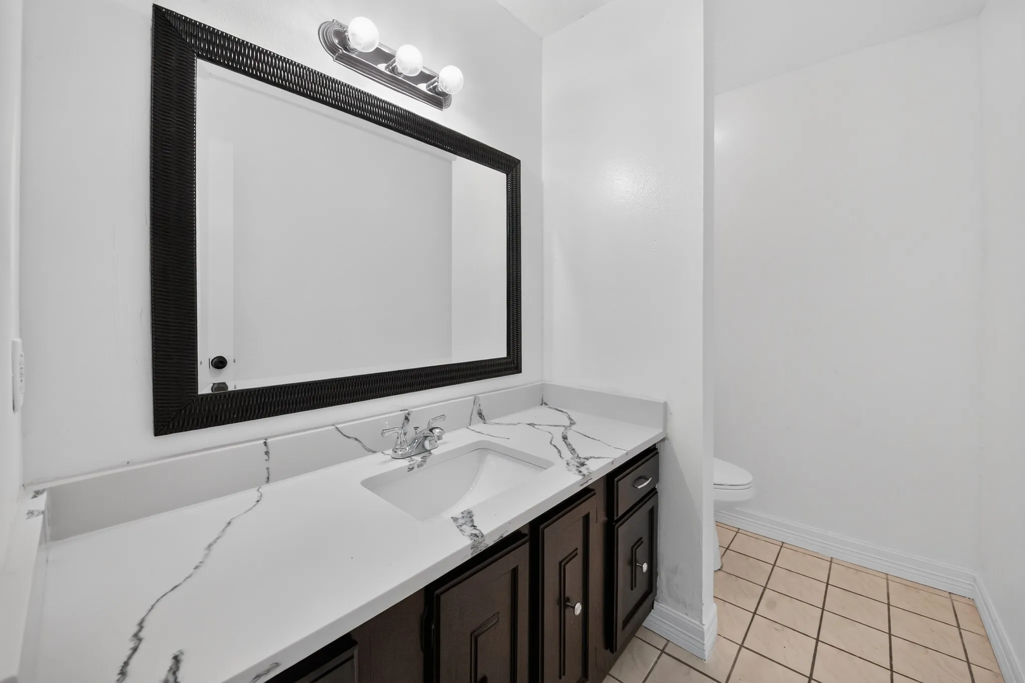 Townhouse For Sale in Harris County , 7335 Antoine Drive, Houston, Texas 77088, 3 Bedroom, 3 Bathroom, 2 Garage spaces, 1,734 Sqft, built in 1978, mls#21368318, Real Estate Agent in Houston, Homes For Sale in Harris county, Homes For Sale in Houston, Realtor in Houston Texas, Real Estate Brokerage Independent Realty Texas, Luminita Cordes Realtor