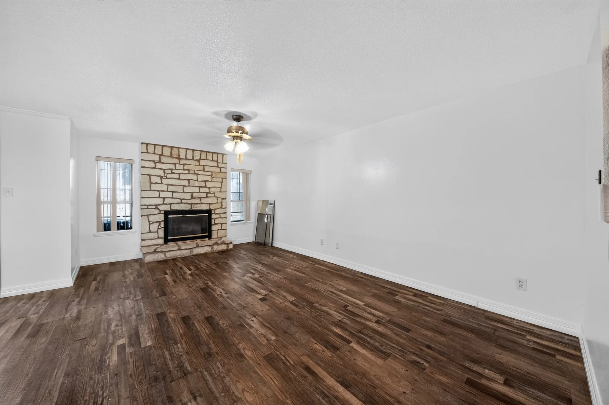 Townhouse For Sale in Harris County , 7335 Antoine Drive, Houston, Texas 77088, 3 Bedroom, 3 Bathroom, 2 Garage spaces, 1,734 Sqft, built in 1978, mls#21368318, Real Estate Agent in Houston, Homes For Sale in Harris county, Homes For Sale in Houston, Realtor in Houston Texas, Real Estate Brokerage Independent Realty Texas, Luminita Cordes Realtor