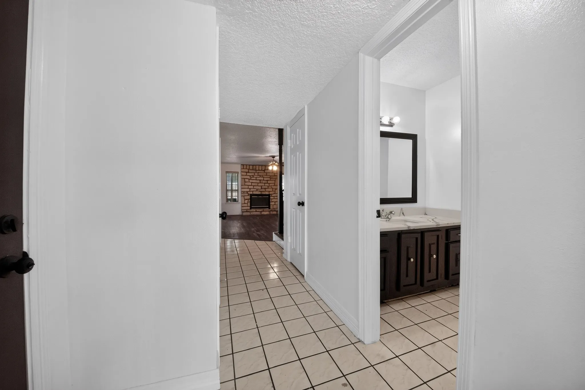 Townhouse For Sale in Harris County , 7335 Antoine Drive, Houston, Texas 77088, 3 Bedroom, 3 Bathroom, 2 Garage spaces, 1,734 Sqft, built in 1978, mls#21368318, Real Estate Agent in Houston, Homes For Sale in Harris county, Homes For Sale in Houston, Realtor in Houston Texas, Real Estate Brokerage Independent Realty Texas, Luminita Cordes Realtor