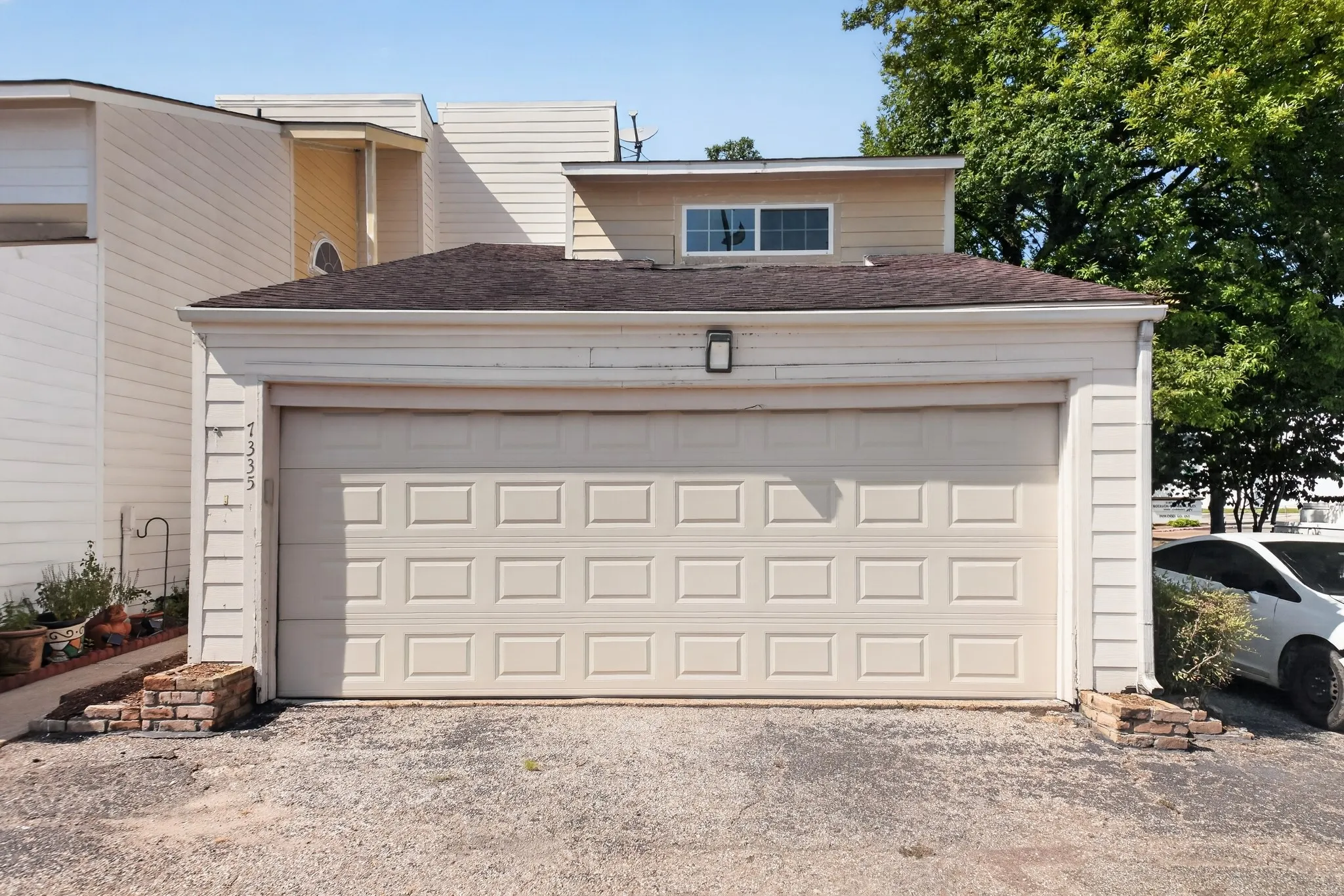 Townhouse For Sale in Harris County , 7335 Antoine Drive, Houston, Texas 77088, 3 Bedroom, 3 Bathroom, 2 Garage spaces, 1,734 Sqft, built in 1978, mls#21368318, Real Estate Agent in Houston, Homes For Sale in Harris county, Homes For Sale in Houston, Realtor in Houston Texas, Real Estate Brokerage Independent Realty Texas, Luminita Cordes Realtor