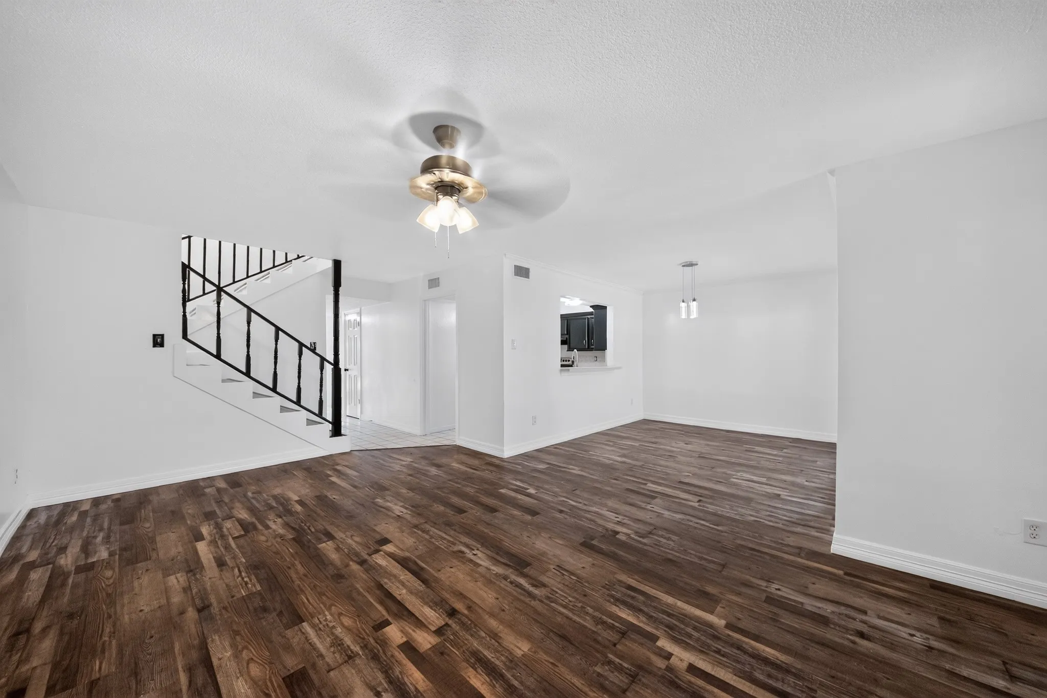 Townhouse For Sale in Harris County , 7335 Antoine Drive, Houston, Texas 77088, 3 Bedroom, 3 Bathroom, 2 Garage spaces, 1,734 Sqft, built in 1978, mls#21368318, Real Estate Agent in Houston, Homes For Sale in Harris county, Homes For Sale in Houston, Realtor in Houston Texas, Real Estate Brokerage Independent Realty Texas, Luminita Cordes Realtor
