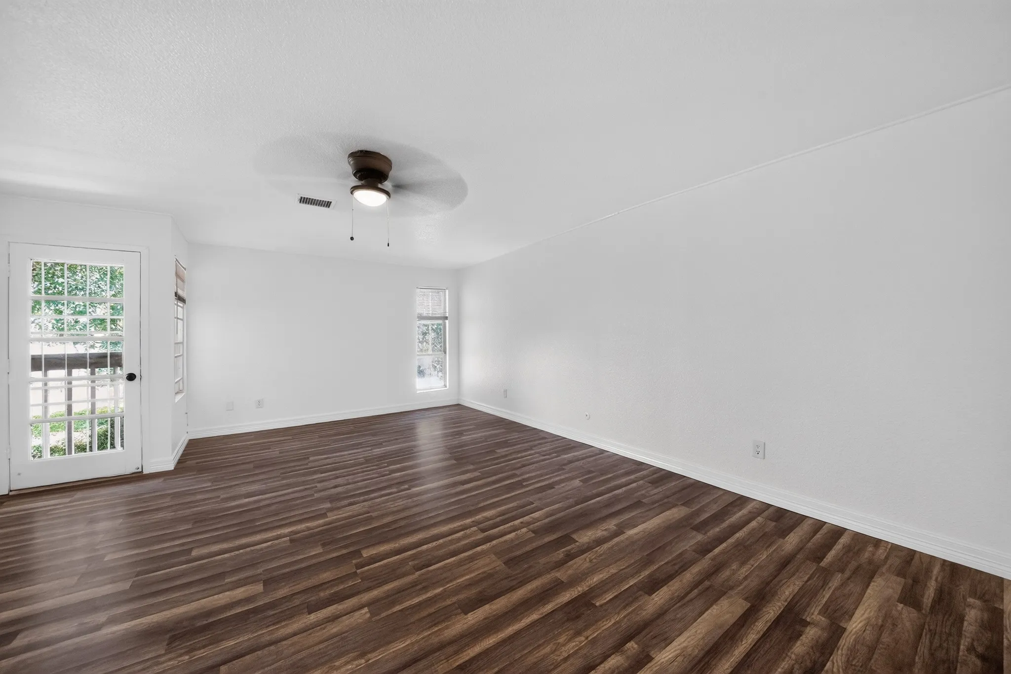 Townhouse For Sale in Harris County , 7335 Antoine Drive, Houston, Texas 77088, 3 Bedroom, 3 Bathroom, 2 Garage spaces, 1,734 Sqft, built in 1978, mls#21368318, Real Estate Agent in Houston, Homes For Sale in Harris county, Homes For Sale in Houston, Realtor in Houston Texas, Real Estate Brokerage Independent Realty Texas, Luminita Cordes Realtor