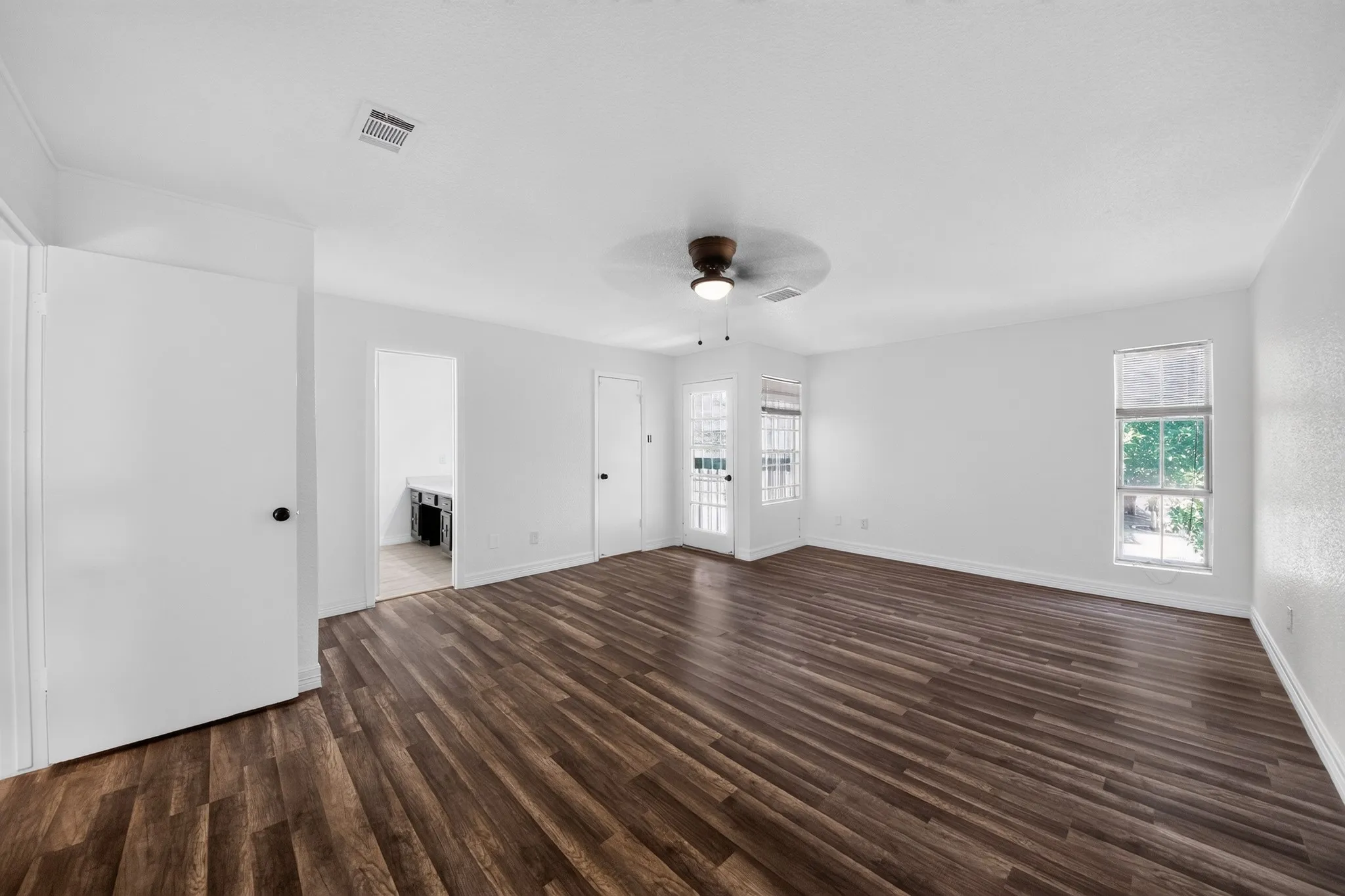 Townhouse For Sale in Harris County , 7335 Antoine Drive, Houston, Texas 77088, 3 Bedroom, 3 Bathroom, 2 Garage spaces, 1,734 Sqft, built in 1978, mls#21368318, Real Estate Agent in Houston, Homes For Sale in Harris county, Homes For Sale in Houston, Realtor in Houston Texas, Real Estate Brokerage Independent Realty Texas, Luminita Cordes Realtor