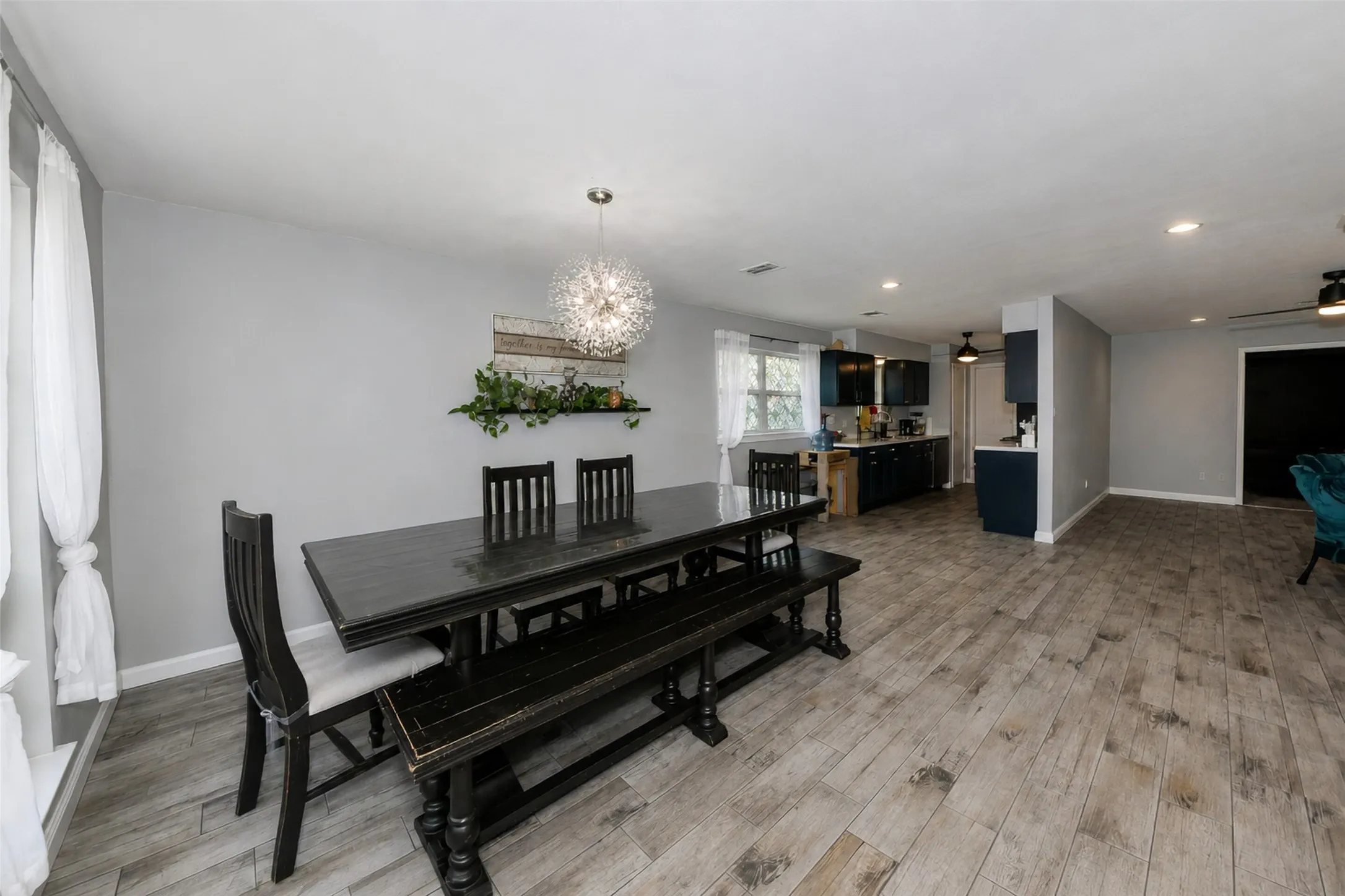Single Family Residence For Sale in Dallas County , 3414 Urban Drive, Garland, Texas 75041, 5 Bedroom, 3 Bathroom, Garage spaces, 3,100 Sqft, built in 1967, mls#21367416, Real Estate Agent in Garland, Homes For Sale in Dallas county, Homes For Sale in Garland, Realtor in Garland Texas, Real Estate Brokerage Independent Realty Texas, Luminita Cordes Realtor