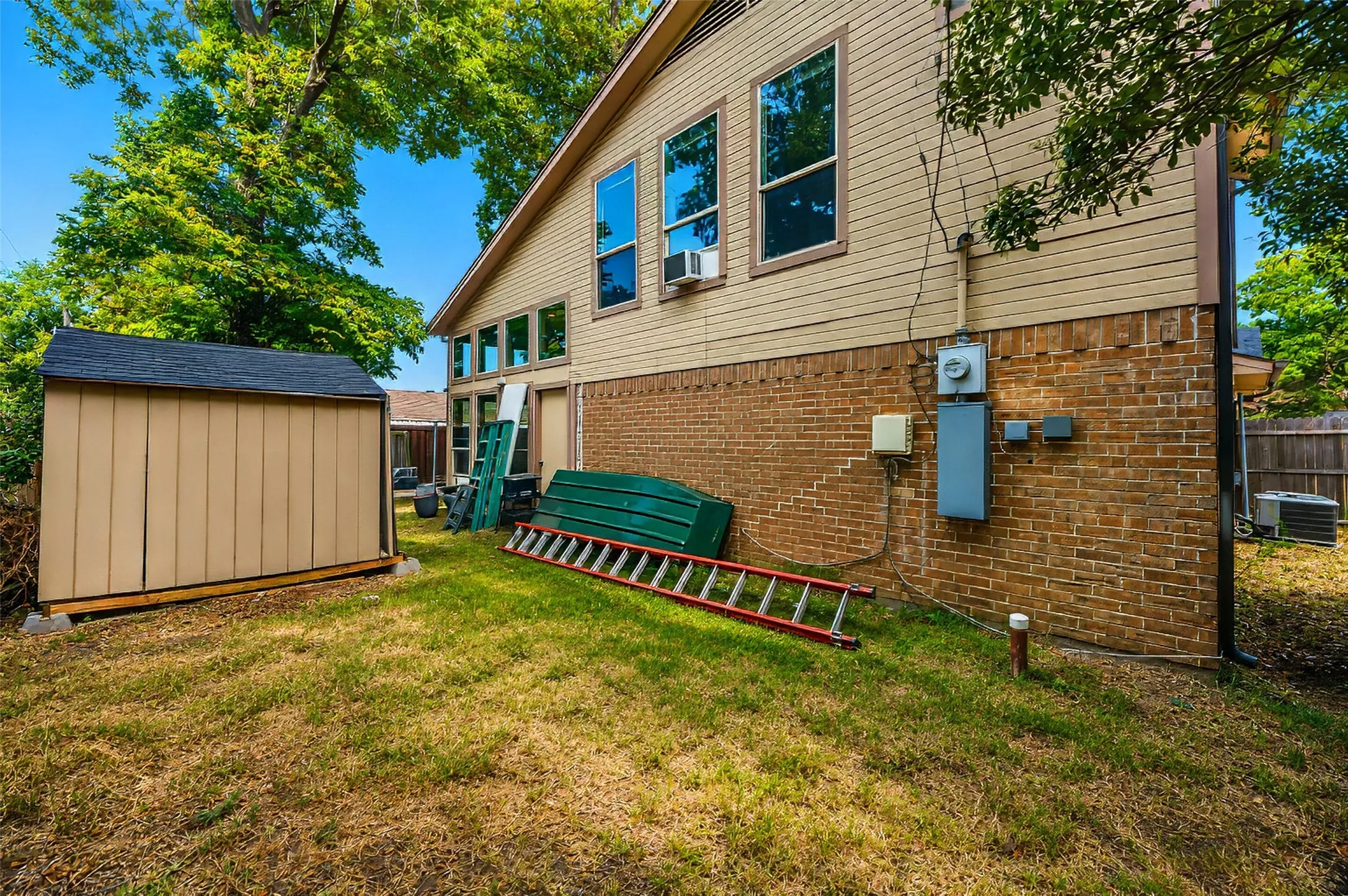 Single Family Residence For Sale in Dallas County , 3414 Urban Drive, Garland, Texas 75041, 5 Bedroom, 3 Bathroom, Garage spaces, 3,100 Sqft, built in 1967, mls#21367416, Real Estate Agent in Garland, Homes For Sale in Dallas county, Homes For Sale in Garland, Realtor in Garland Texas, Real Estate Brokerage Independent Realty Texas, Luminita Cordes Realtor