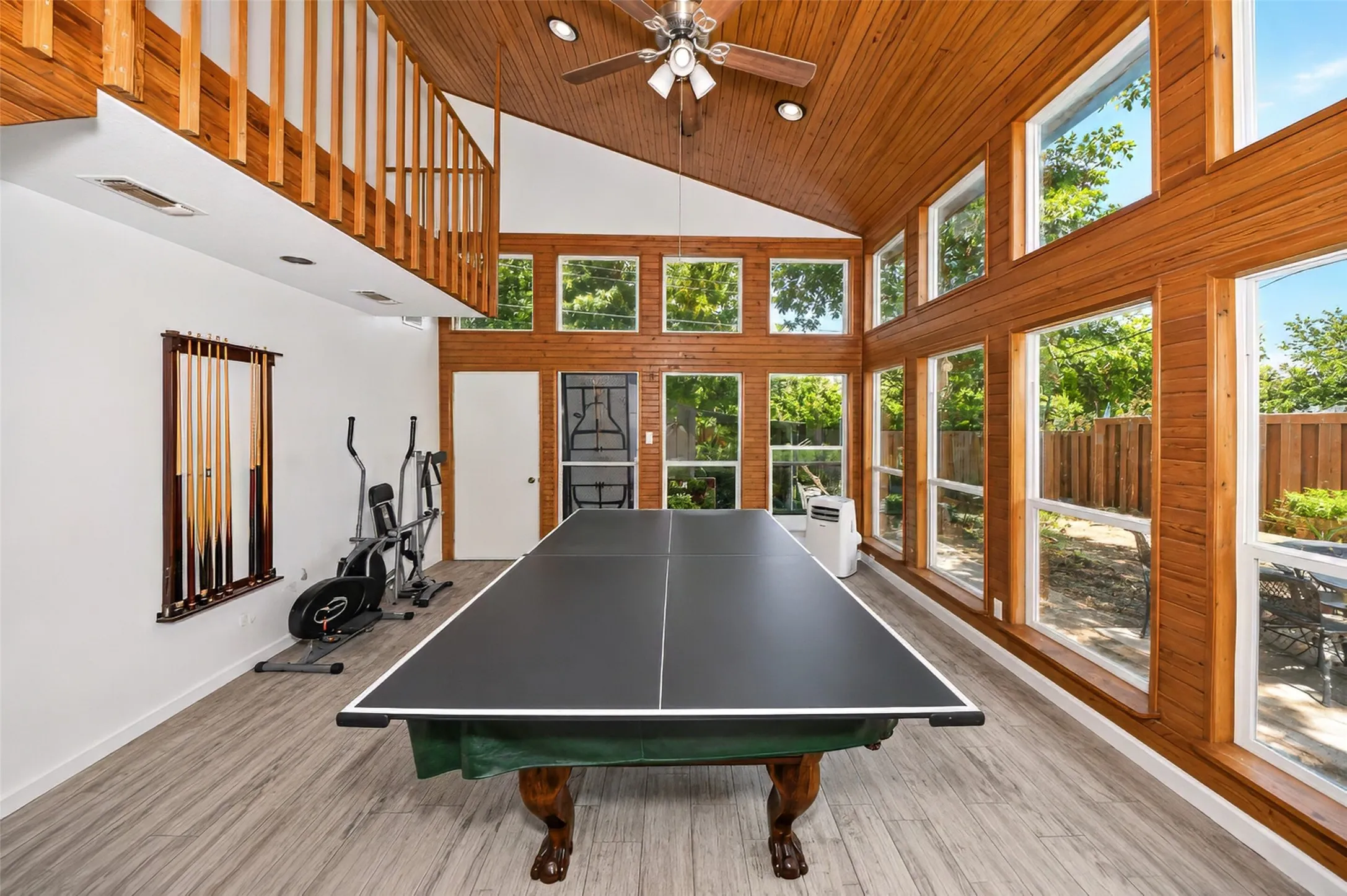 Single Family Residence For Sale in Dallas County , 3414 Urban Drive, Garland, Texas 75041, 5 Bedroom, 3 Bathroom, Garage spaces, 3,100 Sqft, built in 1967, mls#21367416, Real Estate Agent in Garland, Homes For Sale in Dallas county, Homes For Sale in Garland, Realtor in Garland Texas, Real Estate Brokerage Independent Realty Texas, Luminita Cordes Realtor