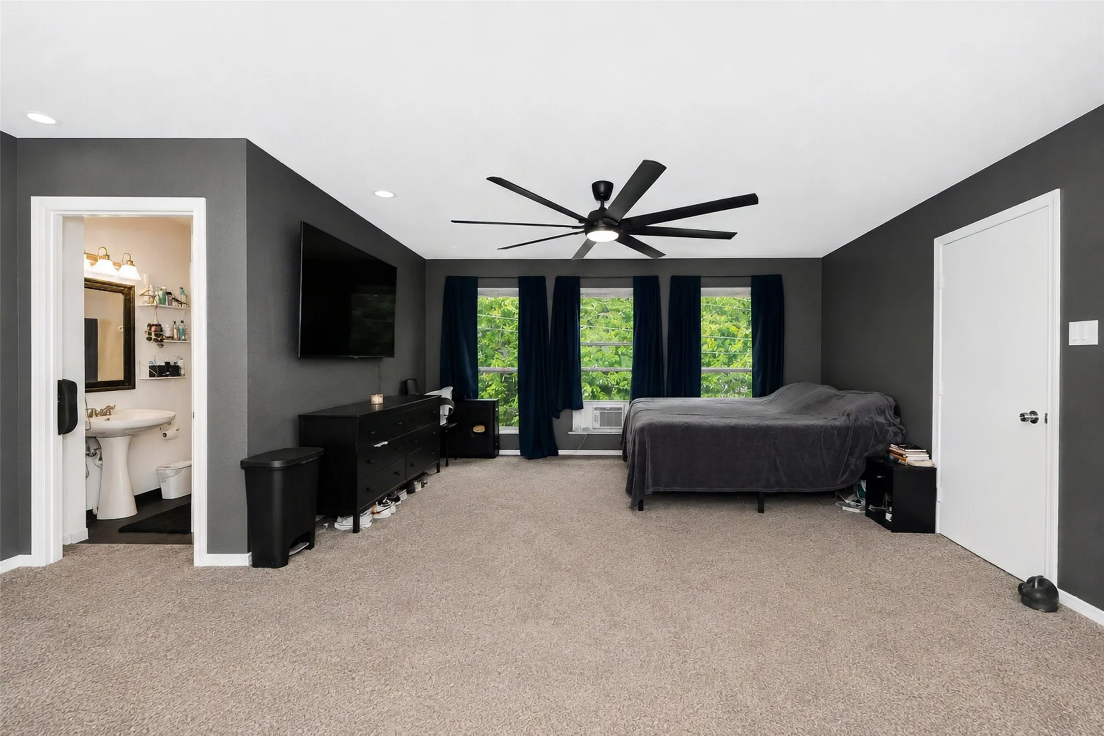 Single Family Residence For Sale in Dallas County , 3414 Urban Drive, Garland, Texas 75041, 5 Bedroom, 3 Bathroom, Garage spaces, 3,100 Sqft, built in 1967, mls#21367416, Real Estate Agent in Garland, Homes For Sale in Dallas county, Homes For Sale in Garland, Realtor in Garland Texas, Real Estate Brokerage Independent Realty Texas, Luminita Cordes Realtor