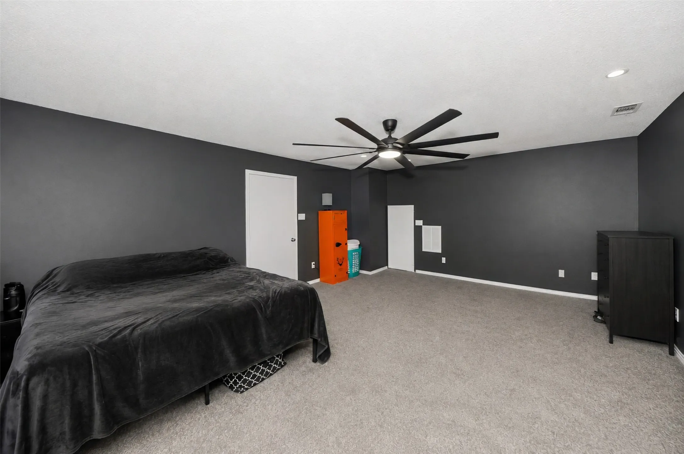 Single Family Residence For Sale in Dallas County , 3414 Urban Drive, Garland, Texas 75041, 5 Bedroom, 3 Bathroom, Garage spaces, 3,100 Sqft, built in 1967, mls#21367416, Real Estate Agent in Garland, Homes For Sale in Dallas county, Homes For Sale in Garland, Realtor in Garland Texas, Real Estate Brokerage Independent Realty Texas, Luminita Cordes Realtor