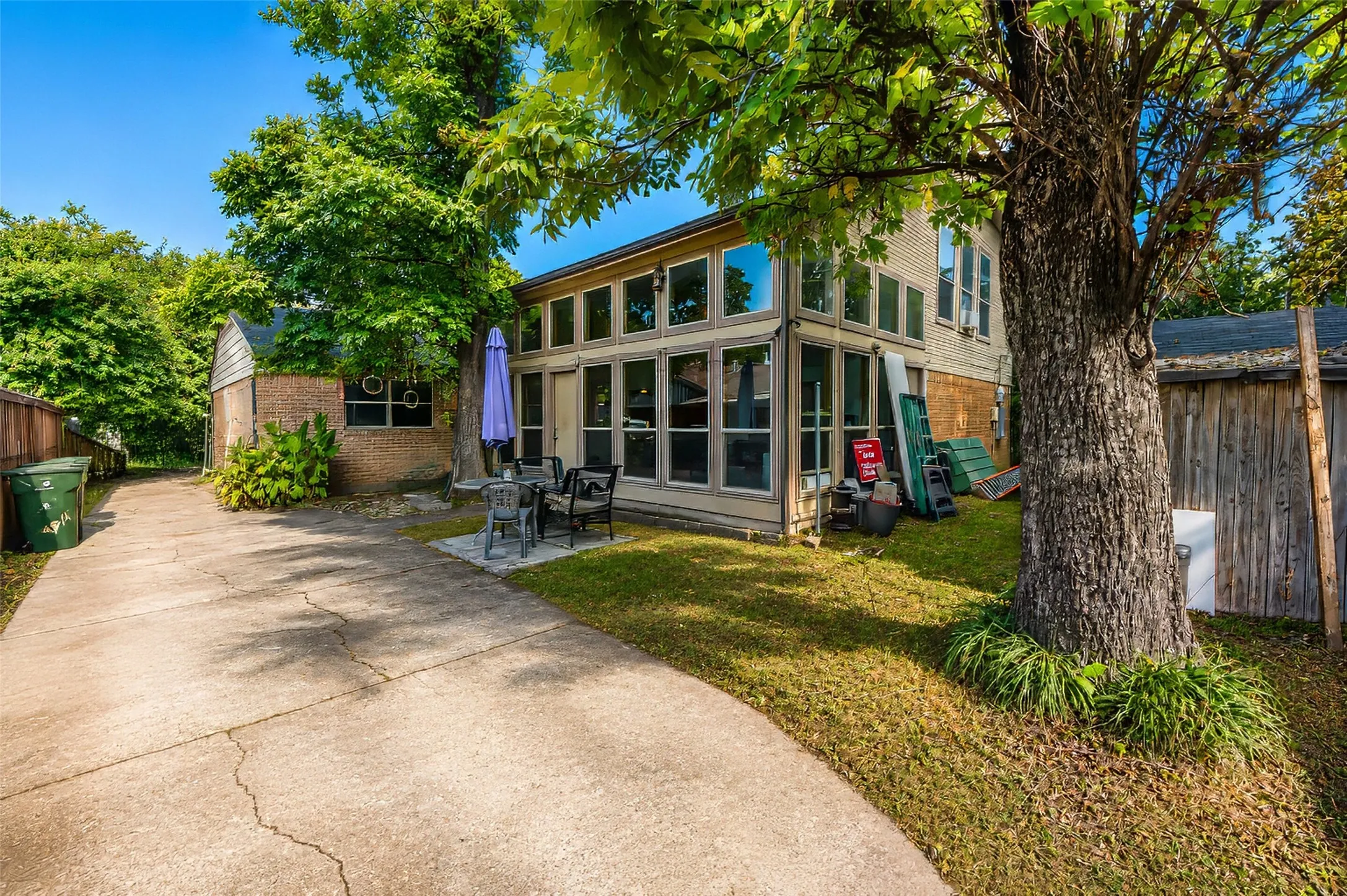 Single Family Residence For Sale in Dallas County , 3414 Urban Drive, Garland, Texas 75041, 5 Bedroom, 3 Bathroom, Garage spaces, 3,100 Sqft, built in 1967, mls#21367416, Real Estate Agent in Garland, Homes For Sale in Dallas county, Homes For Sale in Garland, Realtor in Garland Texas, Real Estate Brokerage Independent Realty Texas, Luminita Cordes Realtor