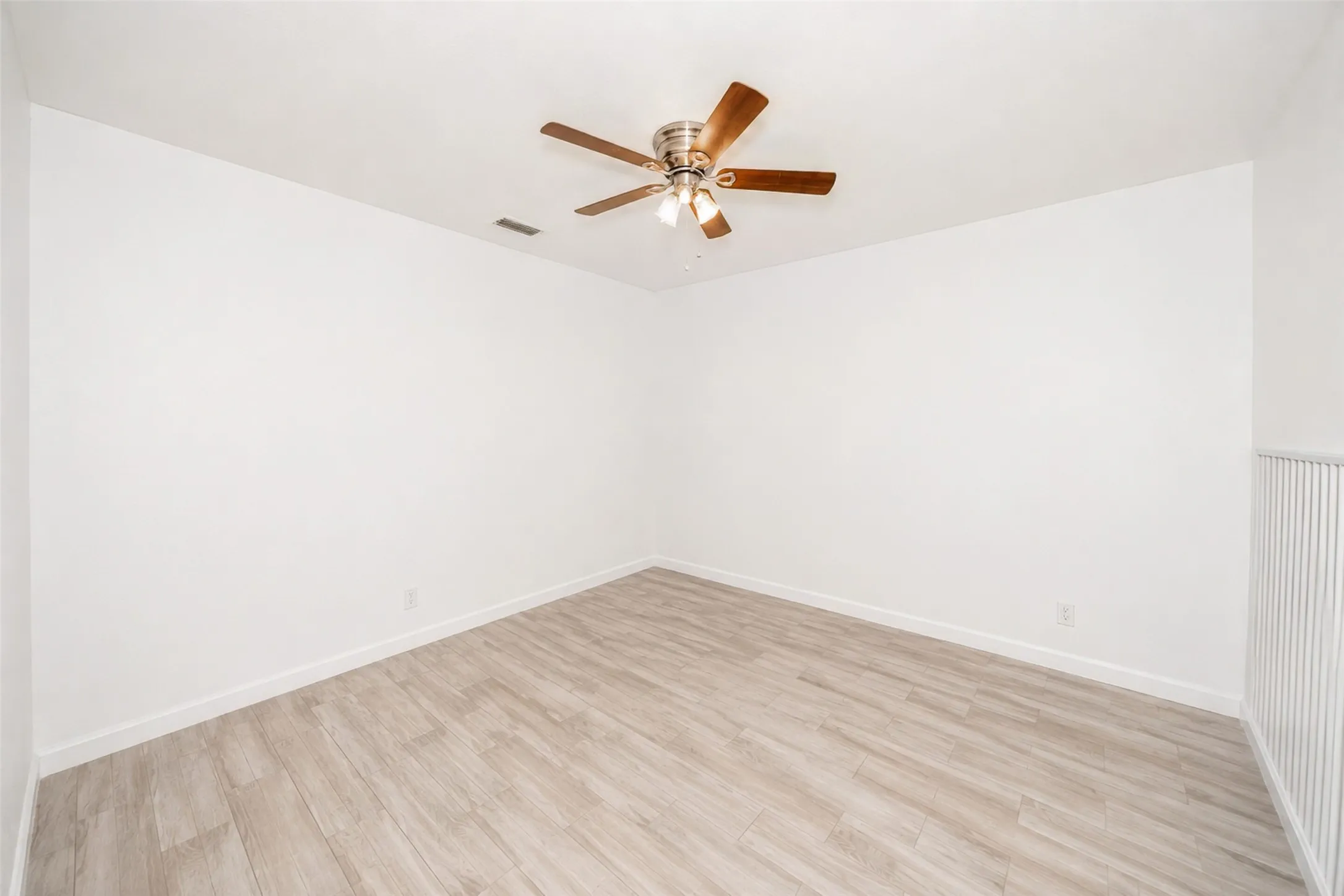 Single Family Residence For Sale in Dallas County , 3414 Urban Drive, Garland, Texas 75041, 5 Bedroom, 3 Bathroom, Garage spaces, 3,100 Sqft, built in 1967, mls#21367416, Real Estate Agent in Garland, Homes For Sale in Dallas county, Homes For Sale in Garland, Realtor in Garland Texas, Real Estate Brokerage Independent Realty Texas, Luminita Cordes Realtor