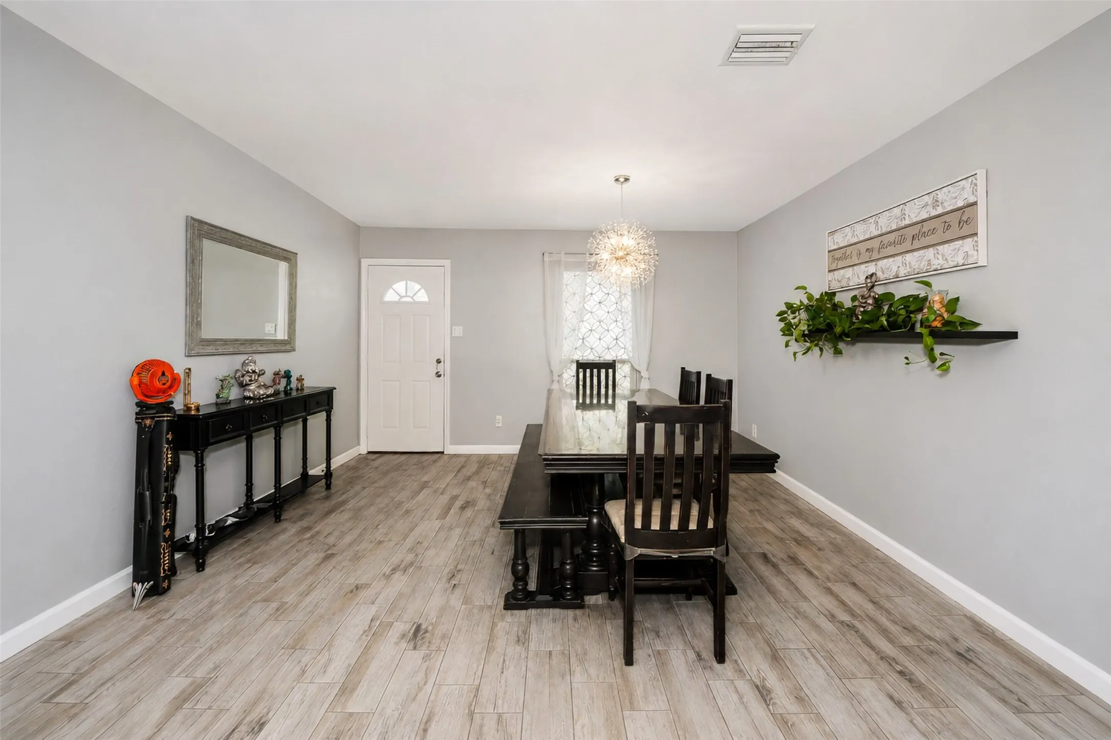 Single Family Residence For Sale in Dallas County , 3414 Urban Drive, Garland, Texas 75041, 5 Bedroom, 3 Bathroom, Garage spaces, 3,100 Sqft, built in 1967, mls#21367416, Real Estate Agent in Garland, Homes For Sale in Dallas county, Homes For Sale in Garland, Realtor in Garland Texas, Real Estate Brokerage Independent Realty Texas, Luminita Cordes Realtor