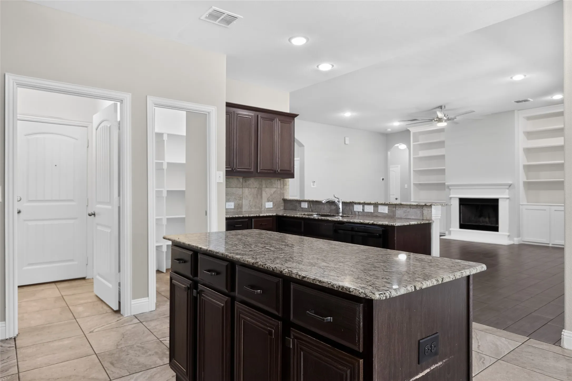 Single Family Residence For Sale in Tarrant County , 7526 Park Avenue, Forest Hill, Texas 76140, 4 Bedroom, 2 Bathroom, 2 Garage spaces, 2,052 Sqft, built in 2017, mls#21356444, Real Estate Agent in Forest Hill, Homes For Sale in Tarrant county, Homes For Sale in Forest Hill, Realtor in Forest Hill Texas, Real Estate Brokerage Independent Realty Texas, Luminita Cordes Realtor