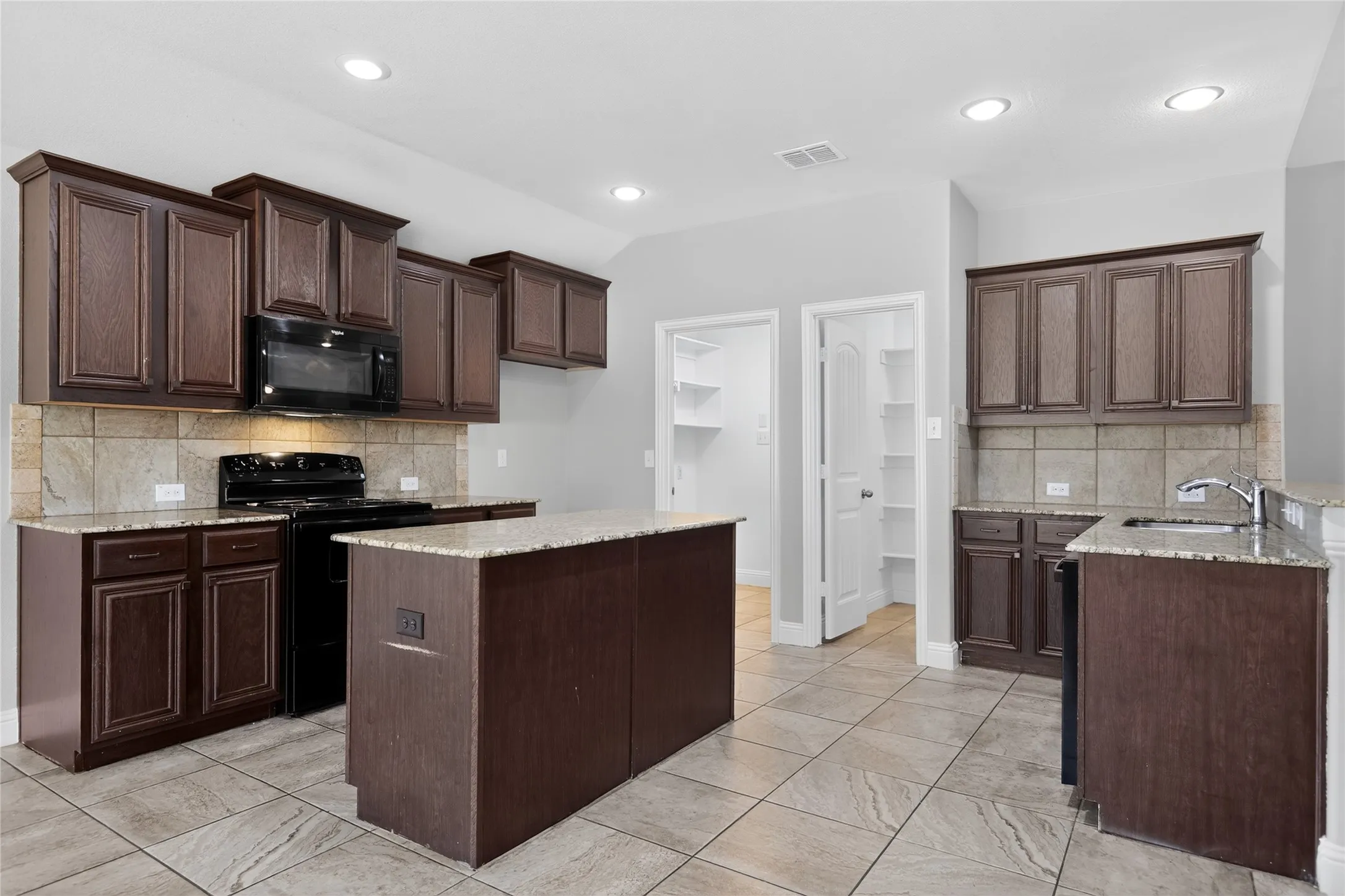 Single Family Residence For Sale in Tarrant County , 7526 Park Avenue, Forest Hill, Texas 76140, 4 Bedroom, 2 Bathroom, 2 Garage spaces, 2,052 Sqft, built in 2017, mls#21356444, Real Estate Agent in Forest Hill, Homes For Sale in Tarrant county, Homes For Sale in Forest Hill, Realtor in Forest Hill Texas, Real Estate Brokerage Independent Realty Texas, Luminita Cordes Realtor