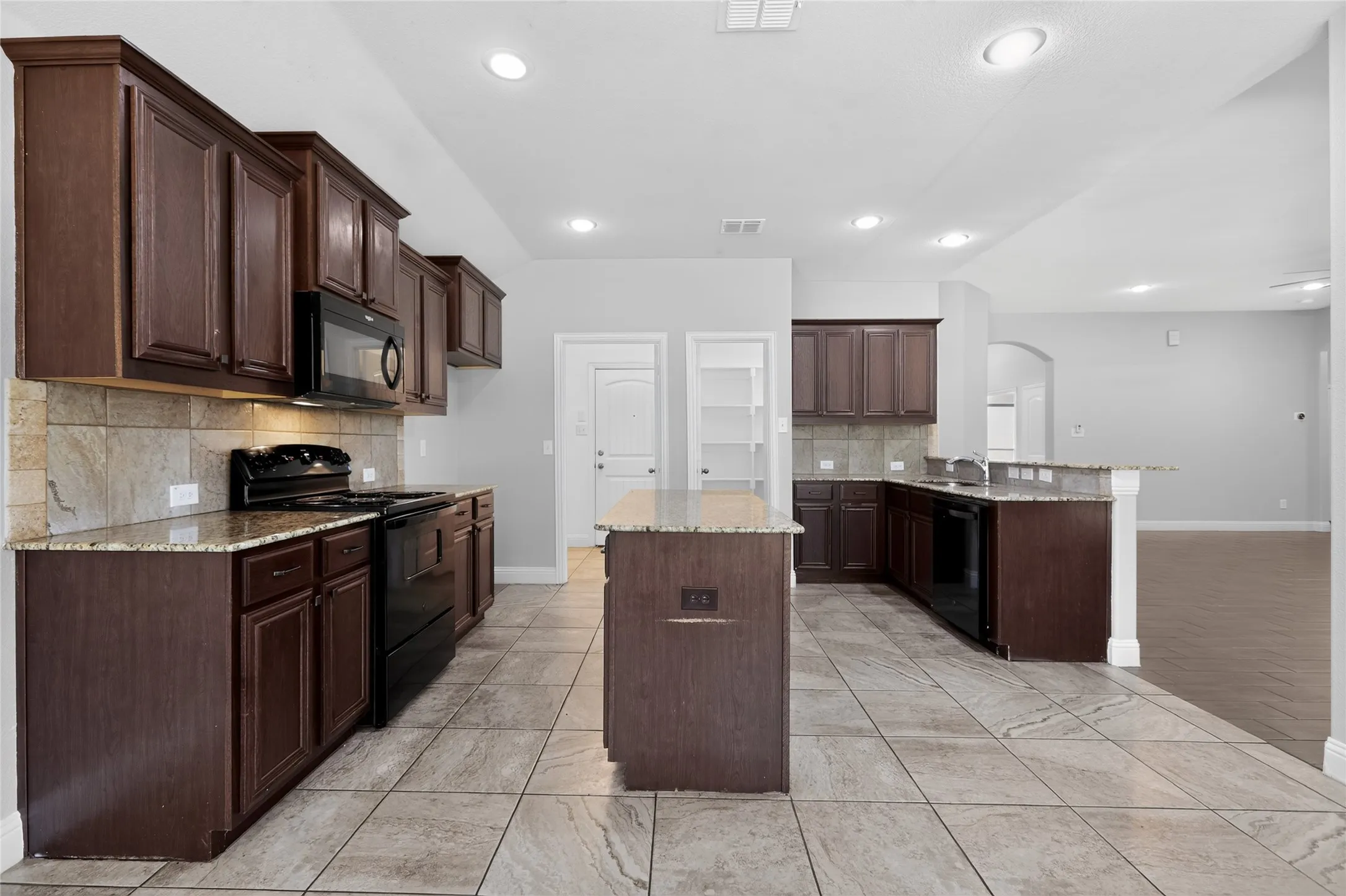 Single Family Residence For Sale in Tarrant County , 7526 Park Avenue, Forest Hill, Texas 76140, 4 Bedroom, 2 Bathroom, 2 Garage spaces, 2,052 Sqft, built in 2017, mls#21356444, Real Estate Agent in Forest Hill, Homes For Sale in Tarrant county, Homes For Sale in Forest Hill, Realtor in Forest Hill Texas, Real Estate Brokerage Independent Realty Texas, Luminita Cordes Realtor